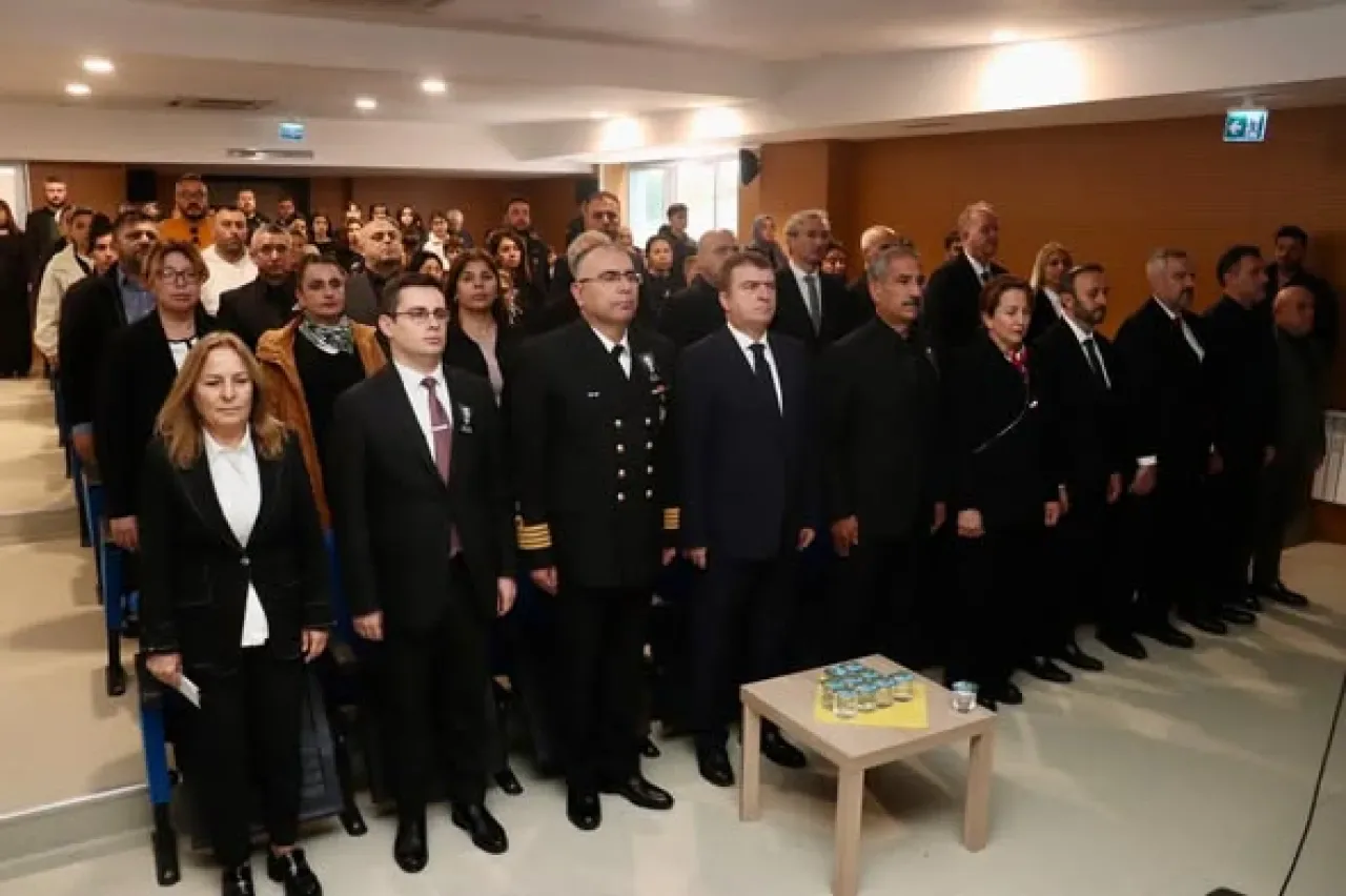 Adalar'da 10 Kasım Atatürk'ü Anma Töreni Gerçekleştirildi Adalar'da 10 Kasım Atatürk'ü Anma Töreni Gerçekleştirildi