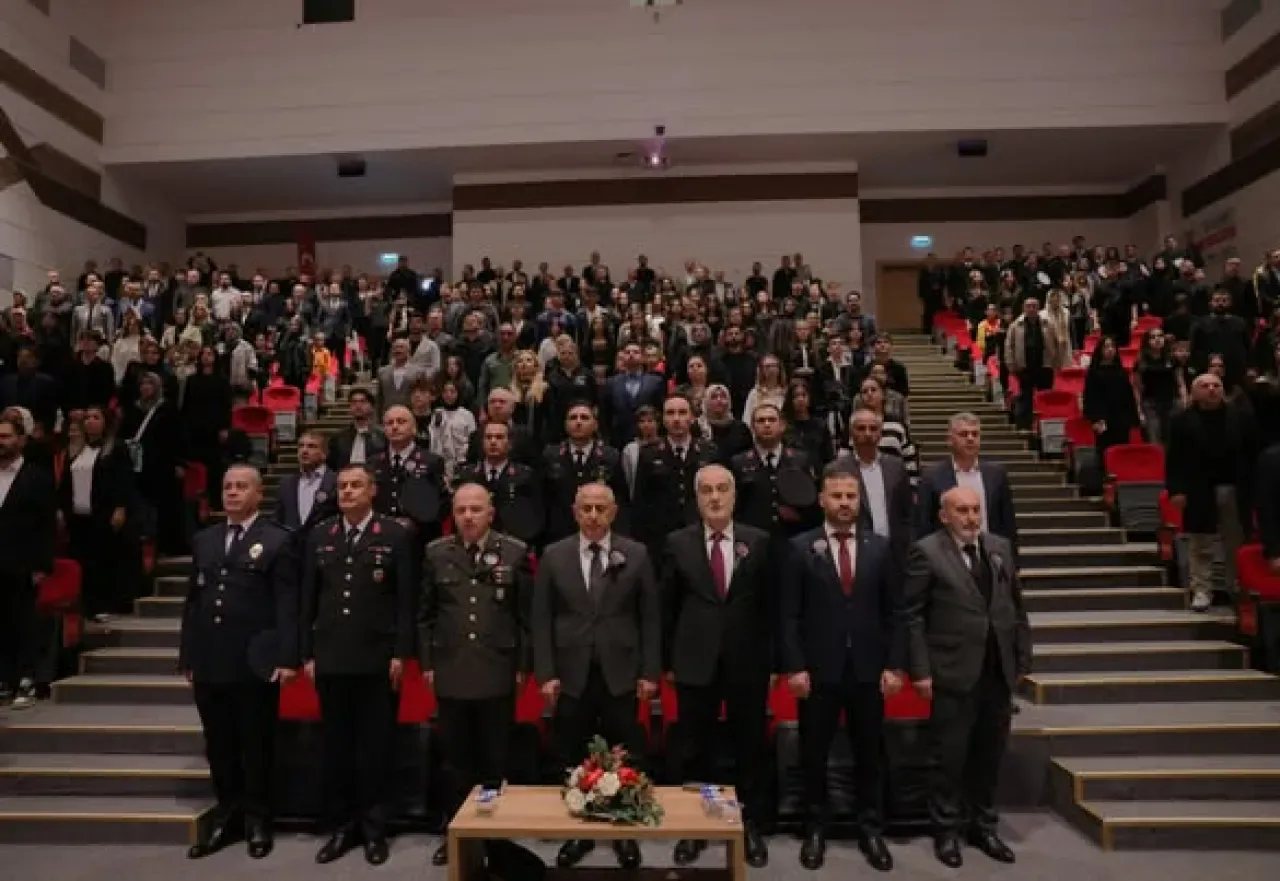 Arnavutköy'de 10 Kasım Atatürk'ü Anma Töreni ve Sergi Açılışı Gerçekleştirildi Arnavutköy'de 10 Kasım Atatürk'ü Anma Töreni ve Sergi Açılışı Gerçekleştirildi