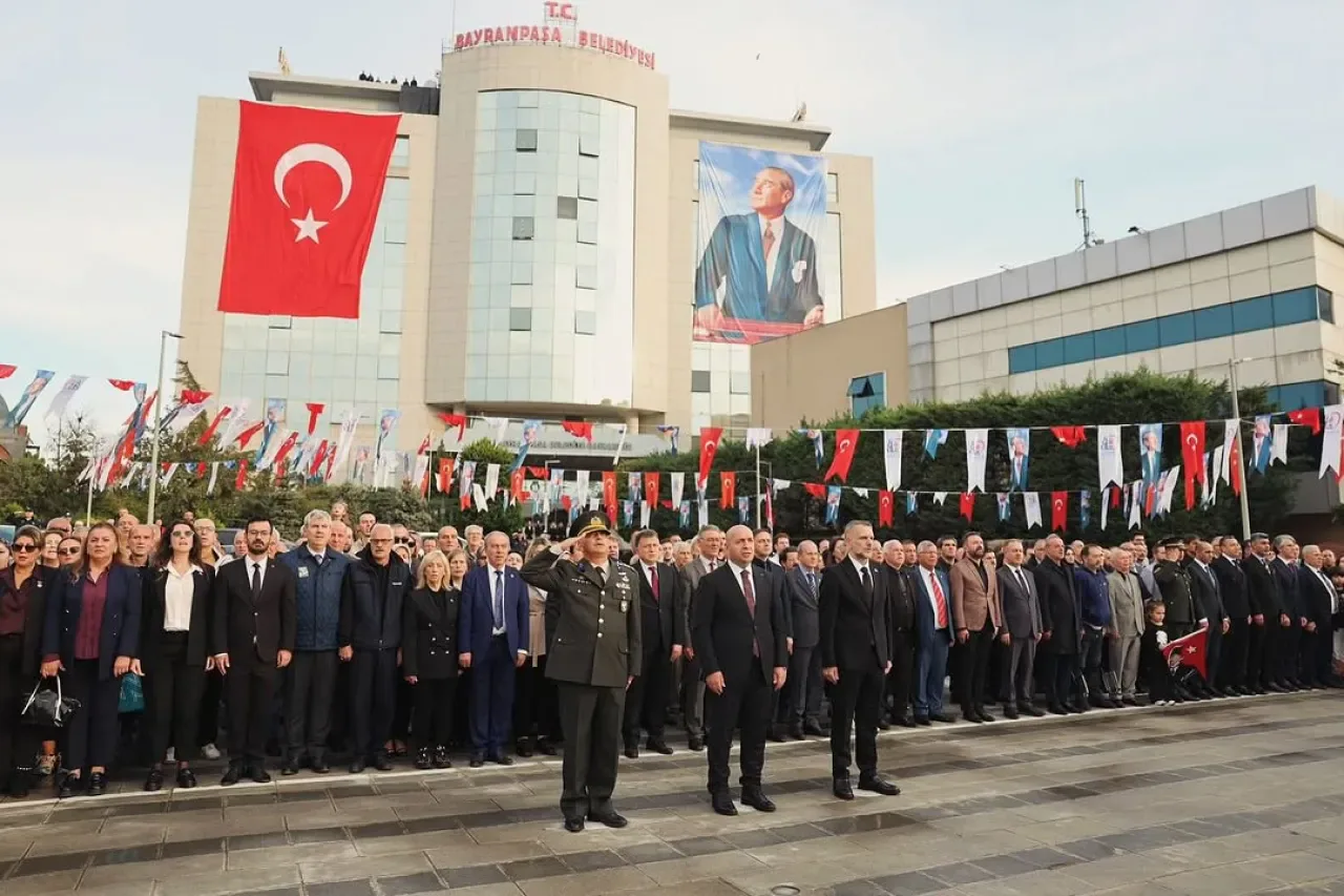 Bayrampaşa'da 10 Kasım Atatürk'ü Anma Töreni Duygu Dolu Anlara Sahne Oldu Bayrampaşa'da 10 Kasım Atatürk'ü Anma Töreni Duygu Dolu Anlara Sahne Oldu