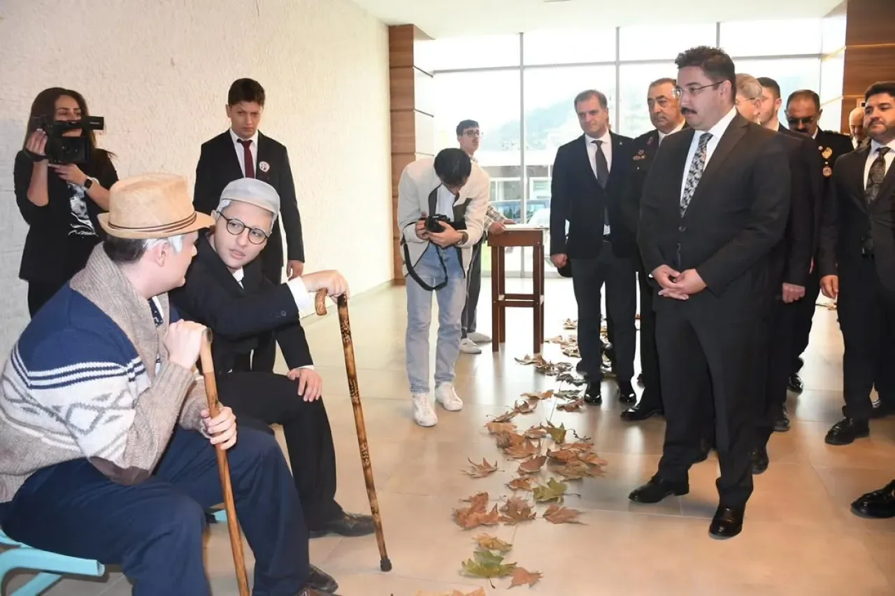 Mudanya'da 10 Kasım Ataẗürk'ü Anma Töreni Düzenlendi Mudanya'da 10 Kasım Ataẗürk'ü Anma Töreni Düzenlendi