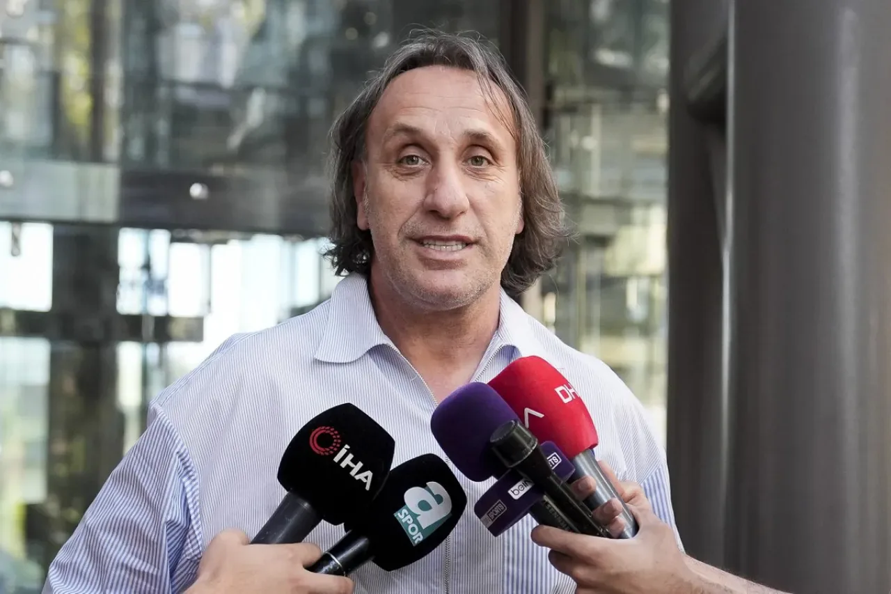Türk Futbolunda Şike Soruşturması: Üç Hakem Tutuklandı Türk Futbolunda Şike Soruşturması: Üç Hakem Tutuklandı