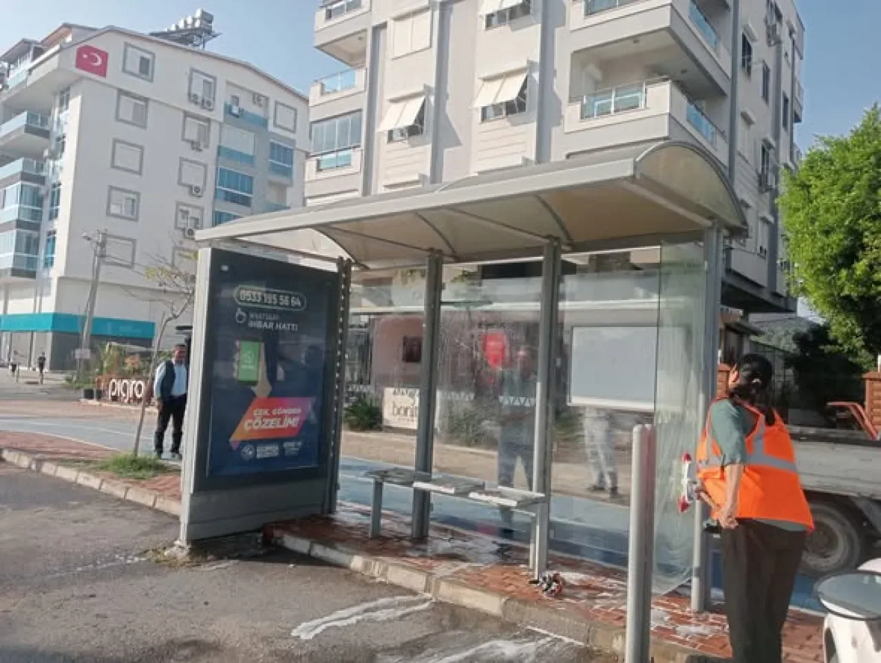 Gazipaşa'da Otobüs Durakları Kapsamlı Temizlikten Geçirildi Gazipaşa'da Otobüs Durakları Kapsamlı Temizlikten Geçirildi