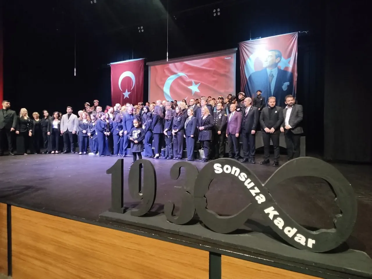 Beylikdüzü'nde Gazi Mustafa Kemal Atatürk Anma Töreni Düzenlendi Beylikdüzü'nde Gazi Mustafa Kemal Atatürk Anma Töreni Düzenlendi