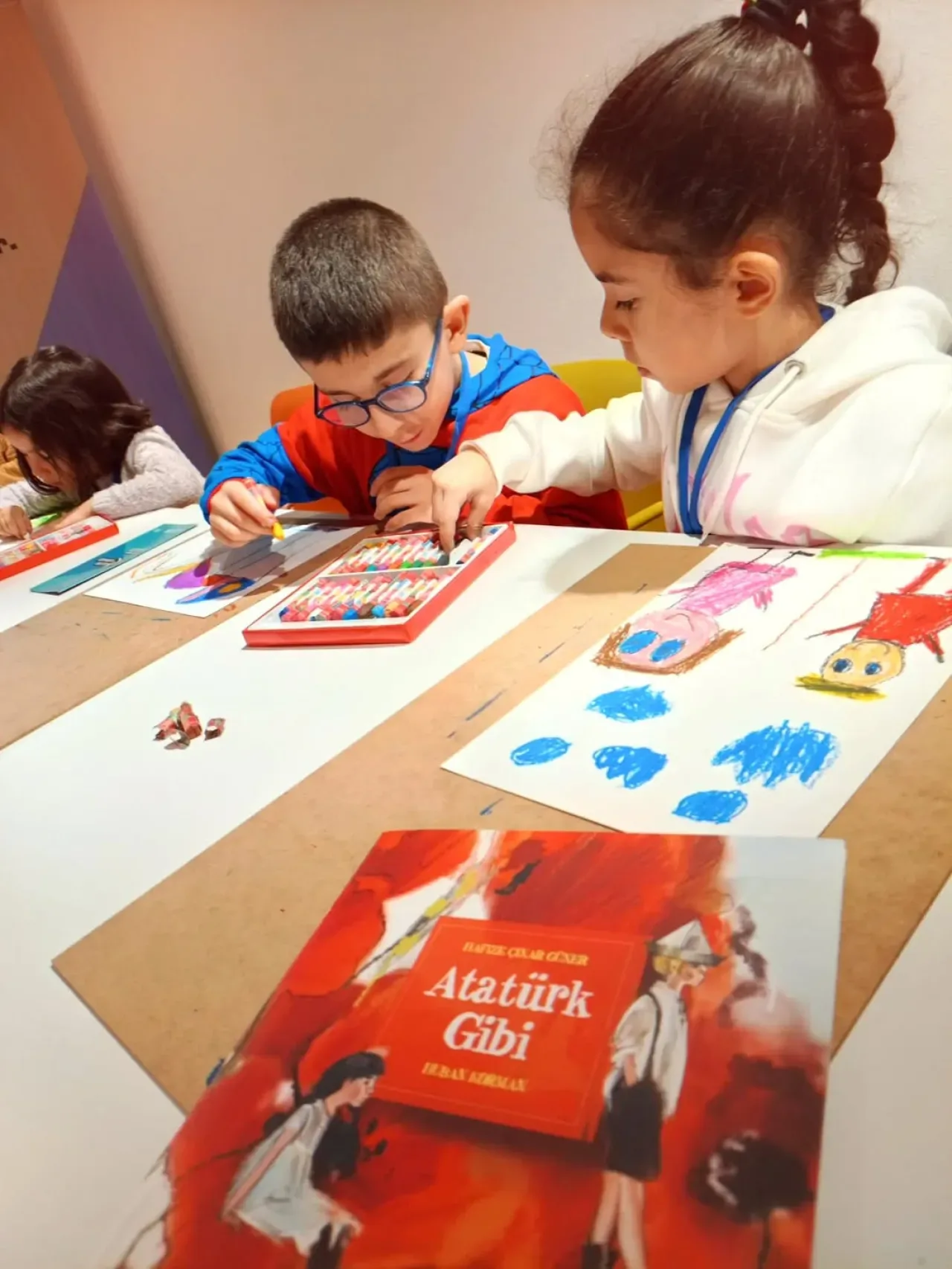 Bursa'da Minik Öğrenciler Atatürk'ü Sanatla Anladı Bursa'da Minik Öğrenciler Atatürk'ü Sanatla Anladı