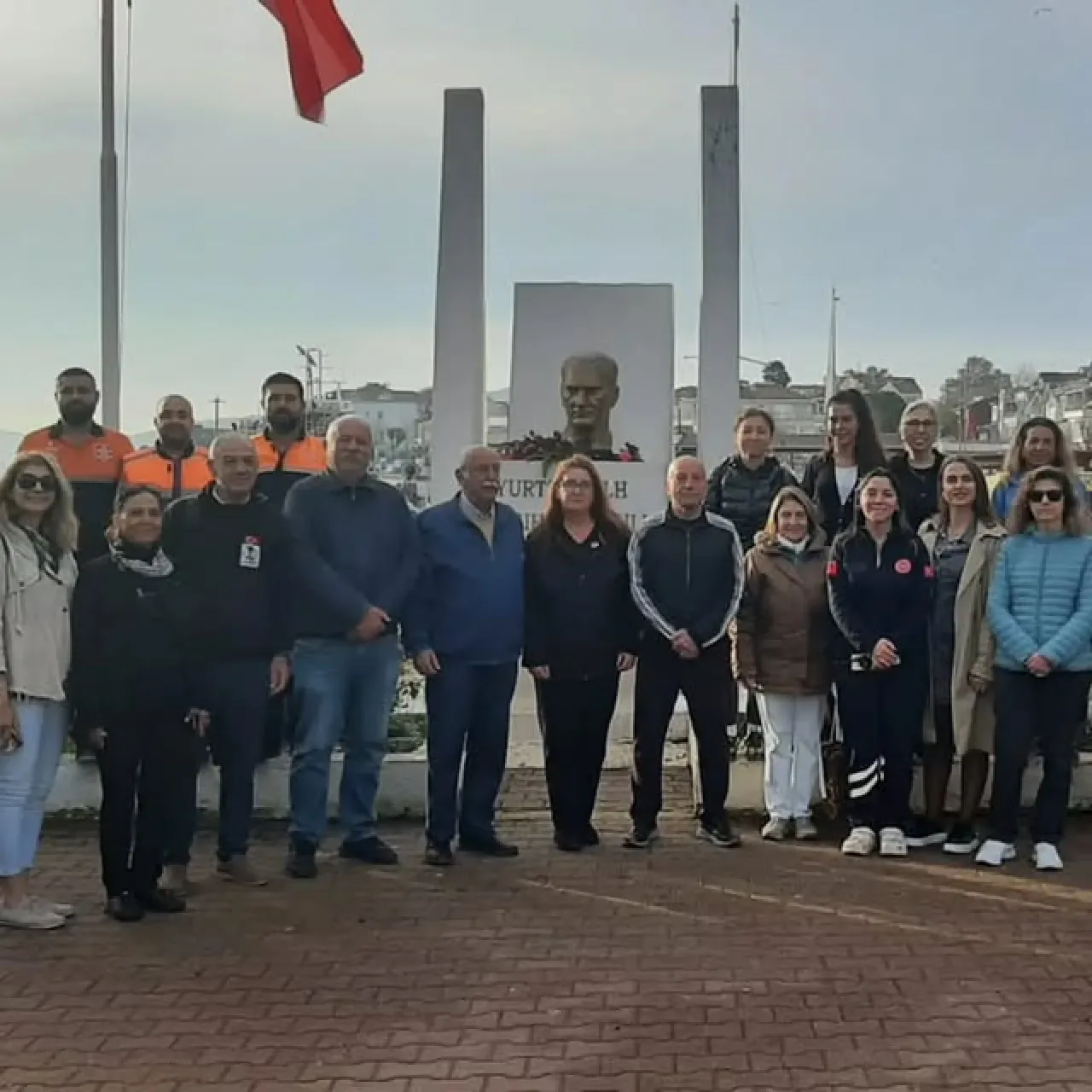 Kınalıada'da Vatandaş İnisiyatifiyle Anlamlı Atatürk'ü Anma Töreni Kınalıada'da Vatandaş İnisiyatifiyle Anlamlı Atatürk'ü Anma Töreni