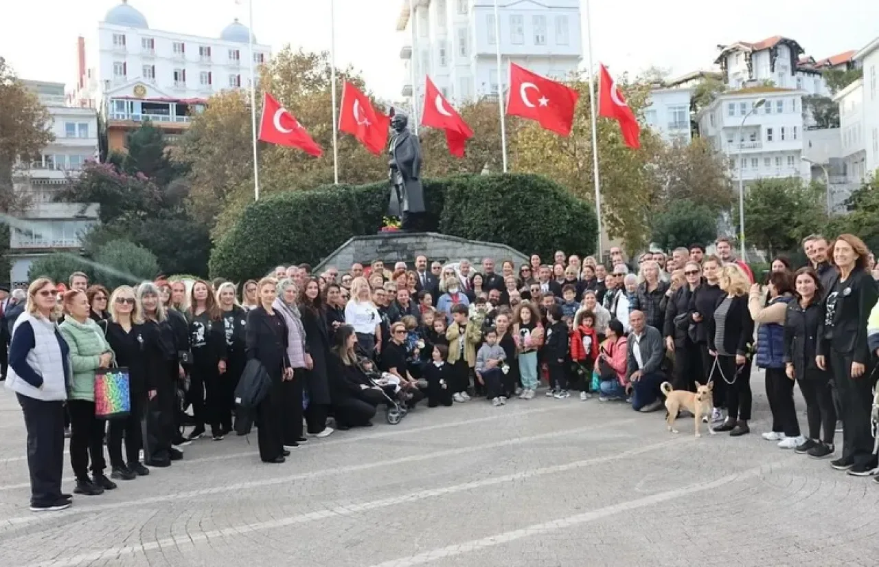 Cumhuriyetin Bekçileri Adalar'da Atatürk'ü Andı Cumhuriyetin Bekçileri Adalar'da Atatürk'ü Andı