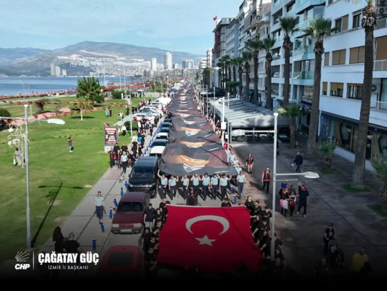 Ata'ya Saygı Yürüyüşü'nde Cumhuriyet Işığı Yandı Ata'ya Saygı Yürüyüşü'nde Cumhuriyet Işığı Yandı