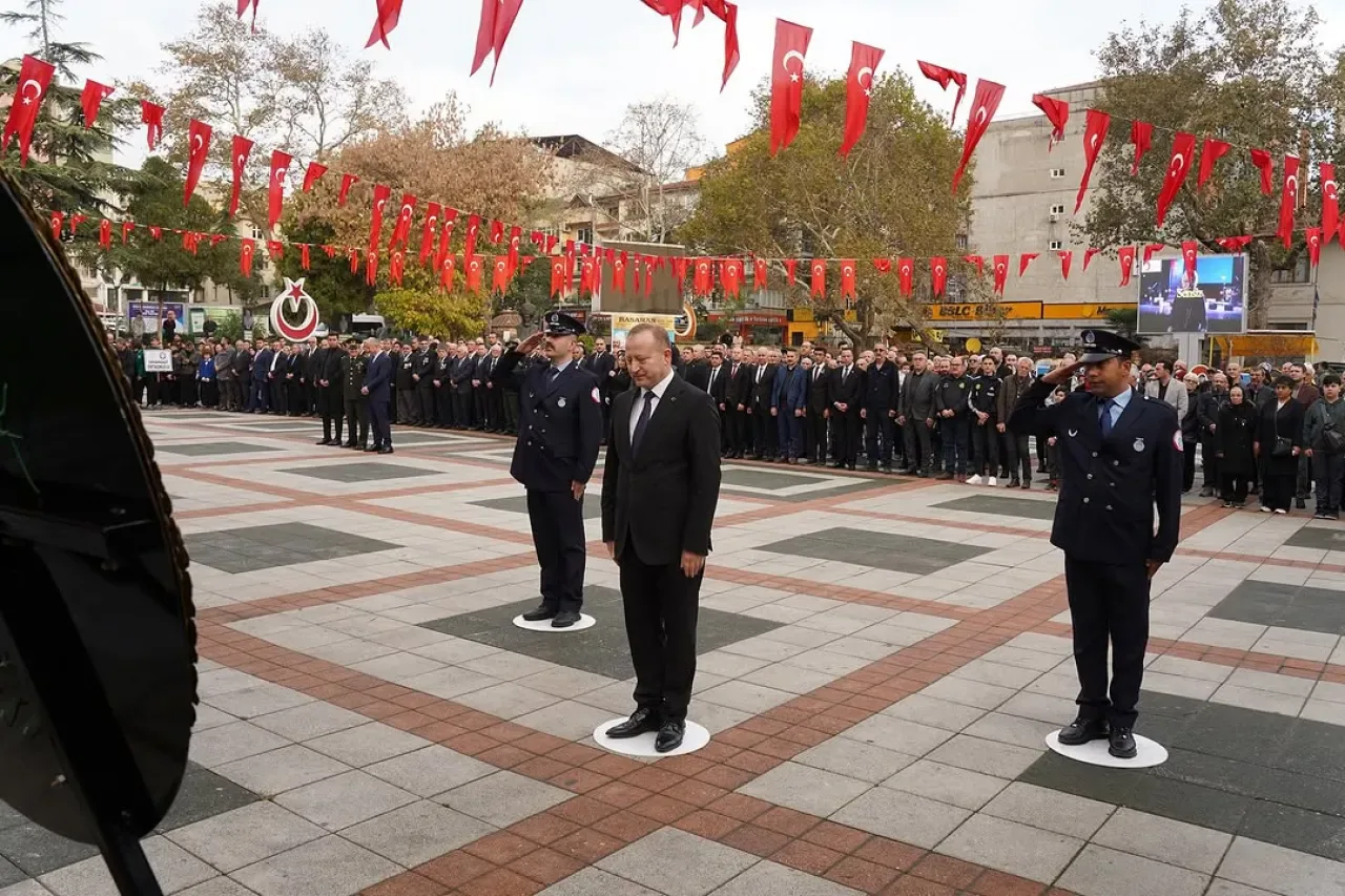 Orhangazi'de 10 Kasım Atatürk'ü Anma Töreni Düzenlendi Orhangazi'de 10 Kasım Atatürk'ü Anma Töreni Düzenlendi
