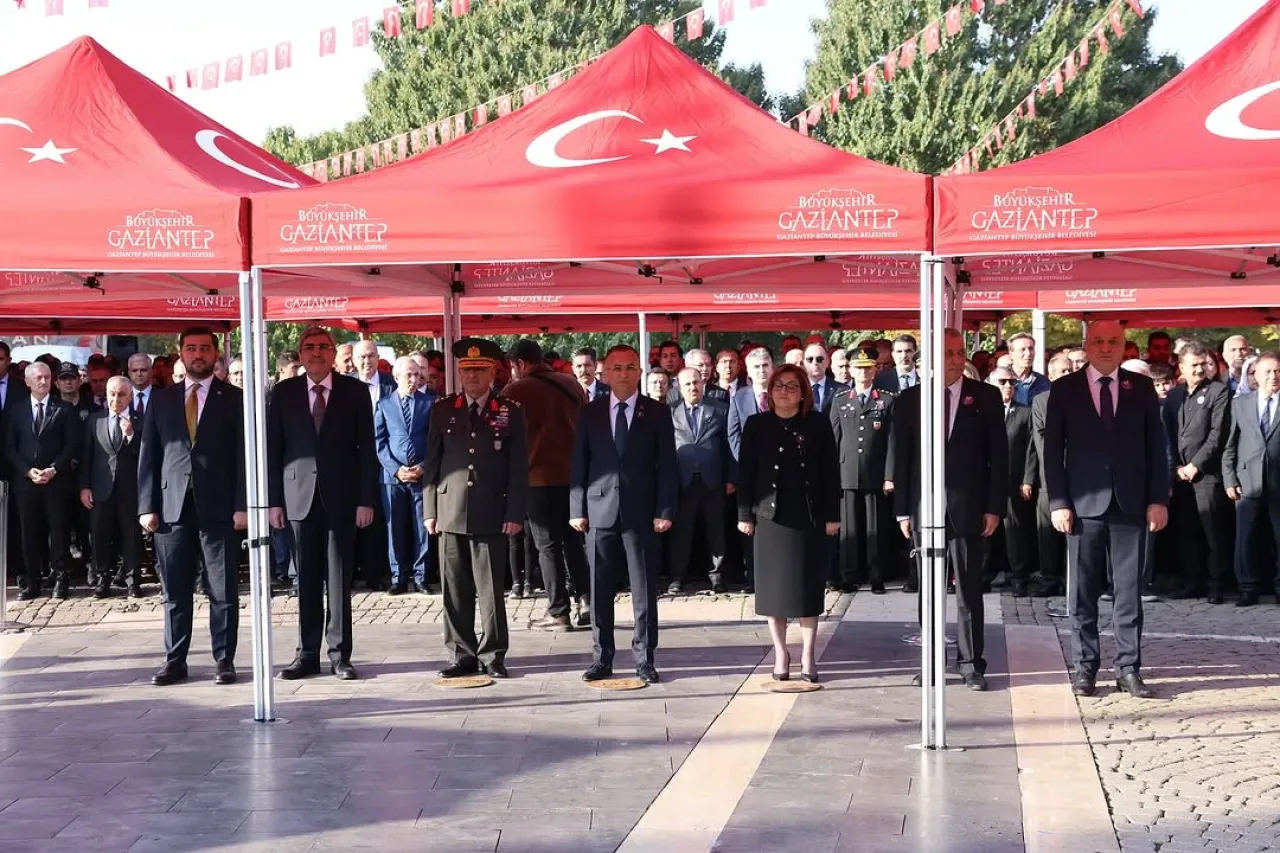 Gaziantep'te Atatürk'ü Anma Töreni Düzenlendi Gaziantep'te Atatürk'ü Anma Töreni Düzenlendi