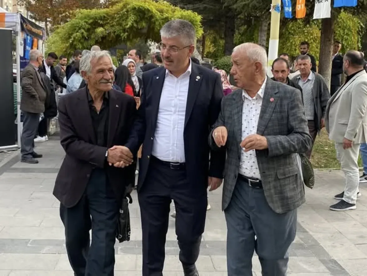 AK Parti Kayseri Milletvekili Şaban Çopuroğlu, Talas'ta Vatandaşlarla Buluştu AK Parti Kayseri Milletvekili Şaban Çopuroğlu, Talas'ta Vatandaşlarla Buluştu