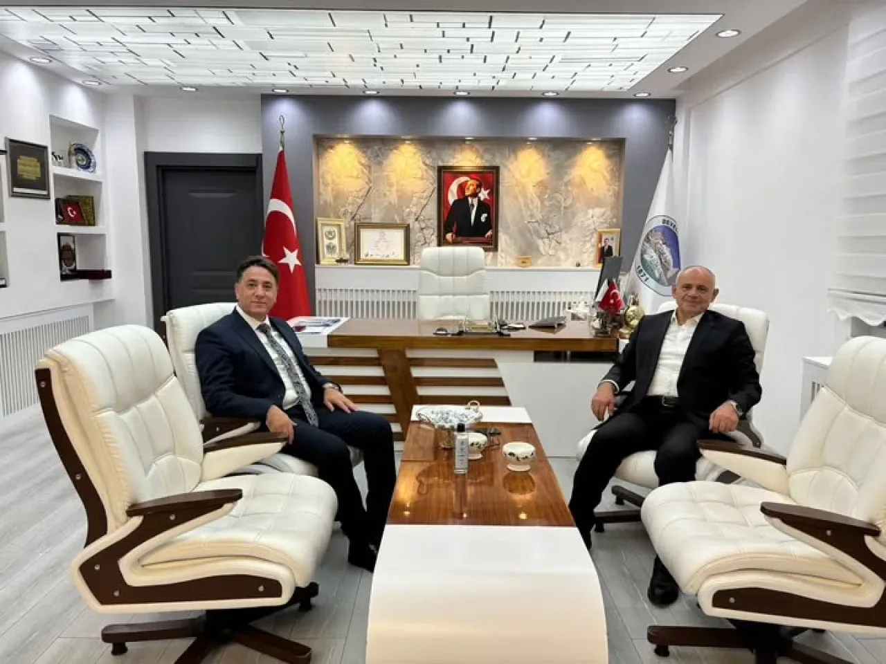 Yahyalı ve Develi Belediye Başkanları İş Birliği İçin Görüştü Yahyalı ve Develi Belediye Başkanları İş Birliği İçin Görüştü