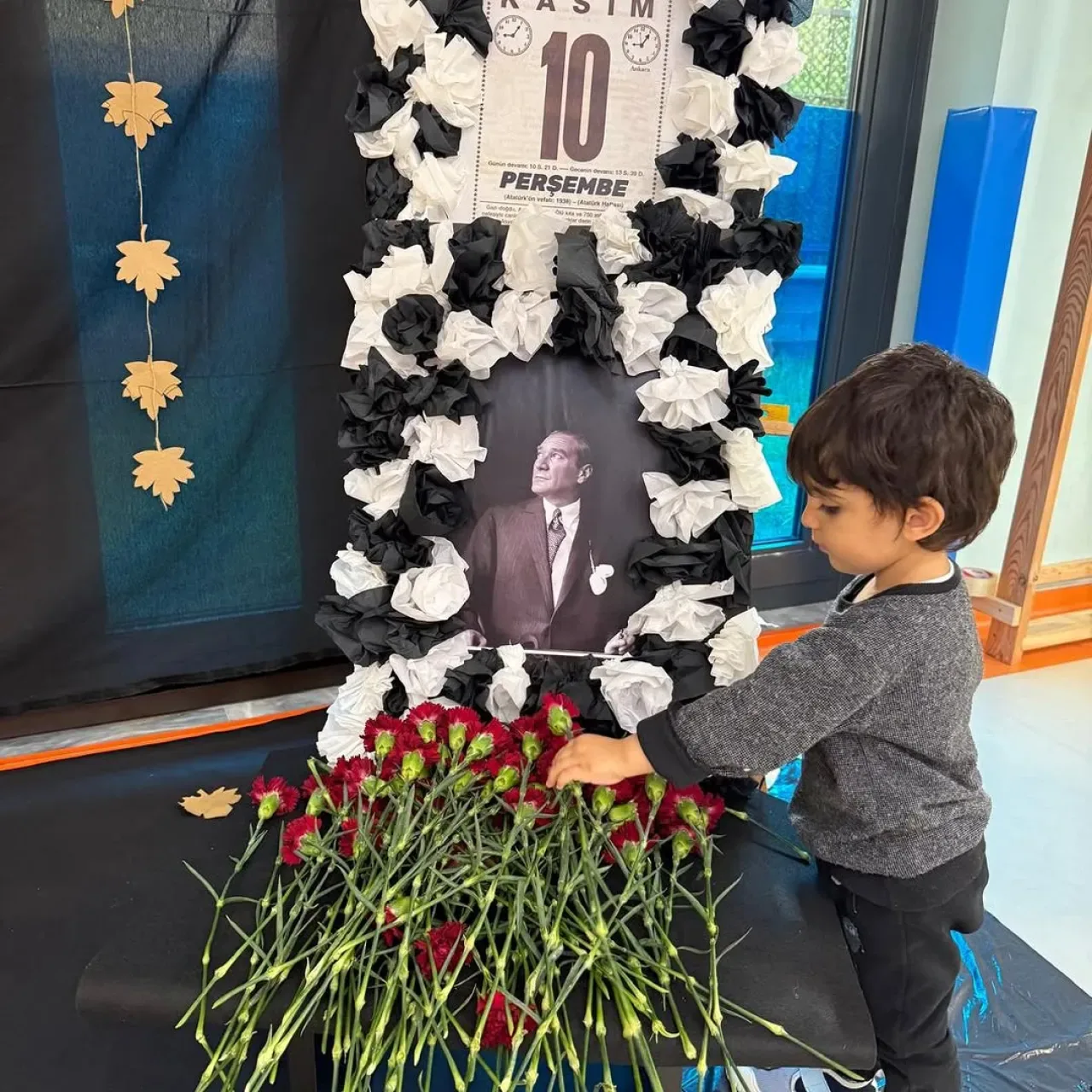 Çekmeköy'de Minik Yüreklerden Ata'ya Sevgi Dolu Anma Çekmeköy'de Minik Yüreklerden Ata'ya Sevgi Dolu Anma