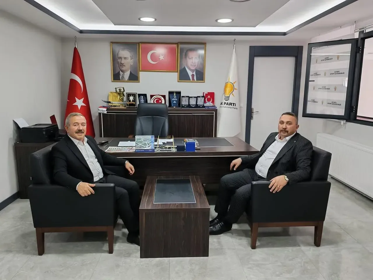 MHP Akyurt İlçe Başkanı Yalçın Yalçınkaya, AK Partili Murat Yıldırım'ı Ziyaret Etti MHP Akyurt İlçe Başkanı Yalçın Yalçınkaya, AK Partili Murat Yıldırım'ı Ziyaret Etti