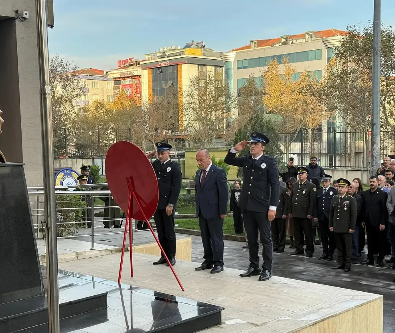 Sultangazi'de 10 Kasım Atatürk'ü Anma Töreni Düzenlendi Sultangazi'de 10 Kasım Atatürk'ü Anma Töreni Düzenlendi
