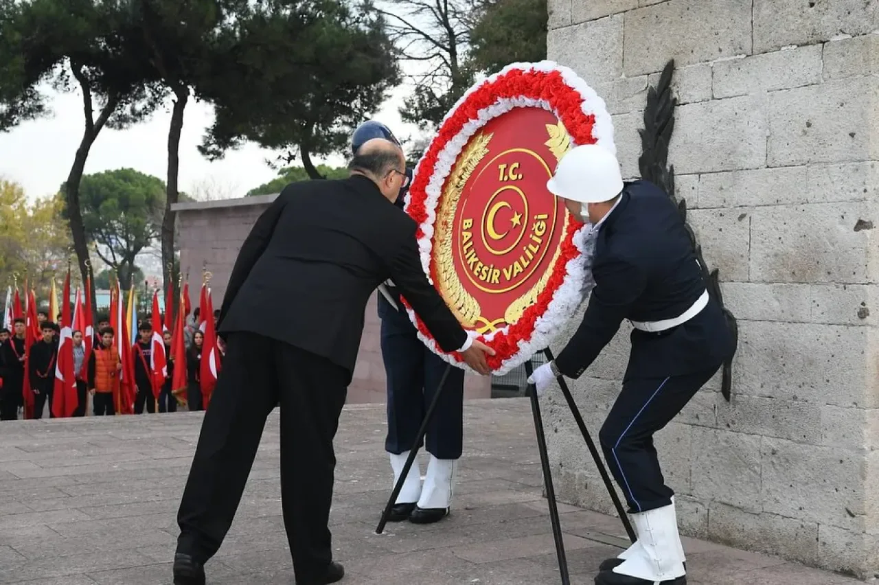Balıkesir'de Atatürk'ü Anma Töreni Düzenlendi Balıkesir'de Atatürk'ü Anma Töreni Düzenlendi