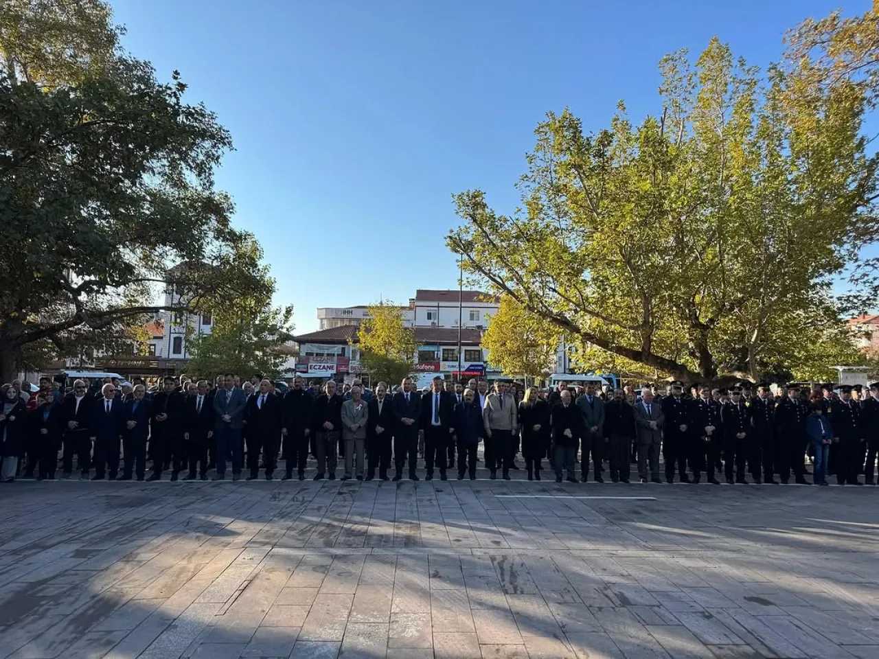 Çubuk'ta 10 Kasım Atatürk'ü Anma Töreni Gerçekleştirildi Çubuk'ta 10 Kasım Atatürk'ü Anma Töreni Gerçekleştirildi