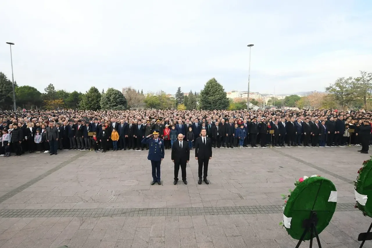 Balıkesir'de 10 Kasım Atatürk'ü Anma Töreni Gerçekleştirildi Balıkesir'de 10 Kasım Atatürk'ü Anma Töreni Gerçekleştirildi