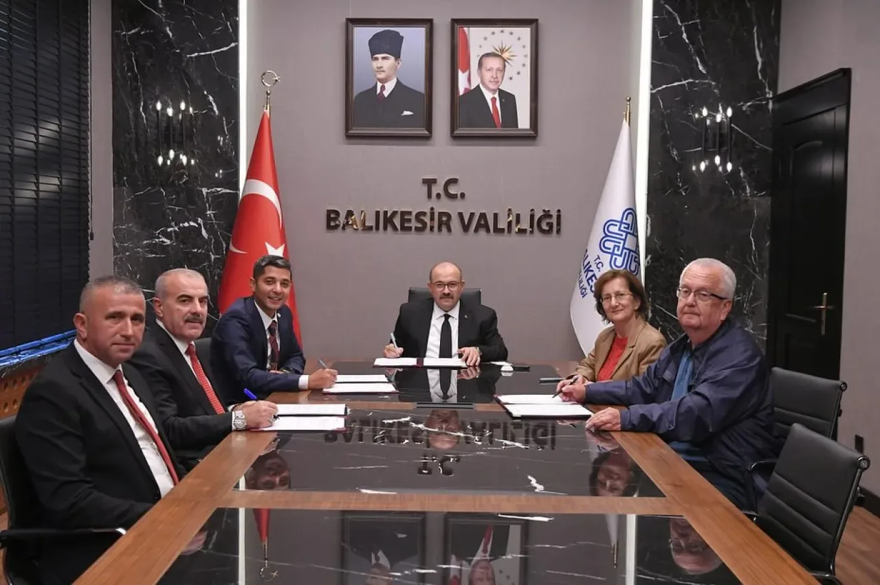 Gömeç'te Hayırseverlerden İlkokula Eğitim Desteği Gömeç'te Hayırseverlerden İlkokula Eğitim Desteği