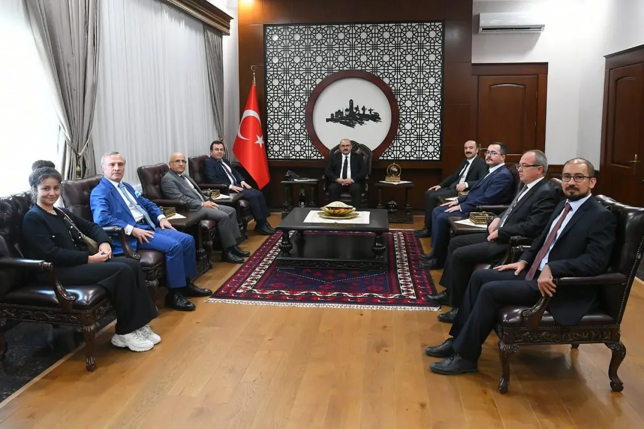 Balıkesir Valisi Ustaoğlu, Sanayi ve Teknoloji Bakanlığı Heyetini Ağırladı Balıkesir Valisi Ustaoğlu, Sanayi ve Teknoloji Bakanlığı Heyetini Ağırladı