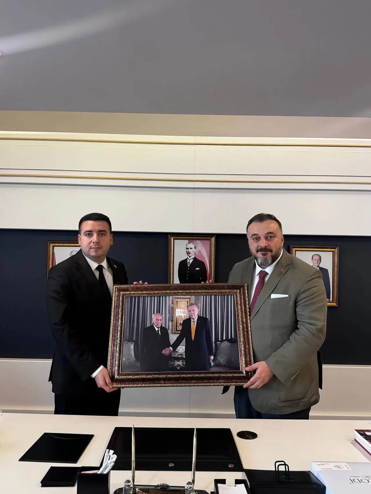 AK Parti Maltepe İlçe Başkanı Serkan Bahadır, MHP Maltepe İlçe Başkanı Aykut Doğan'ı Ziyaret Etti AK Parti Maltepe İlçe Başkanı Serkan Bahadır, MHP Maltepe İlçe Başkanı Aykut Doğan'ı Ziyaret Etti