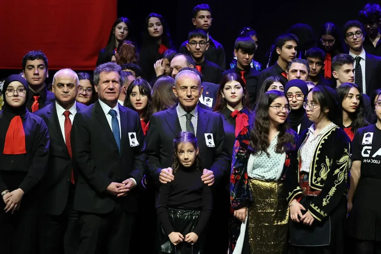 Küçükçekmece'de 10 Kasım Atatürk'ü Anma Töreni Duygu Dolu Anlara Sahne Oldu Küçükçekmece'de 10 Kasım Atatürk'ü Anma Töreni Duygu Dolu Anlara Sahne Oldu