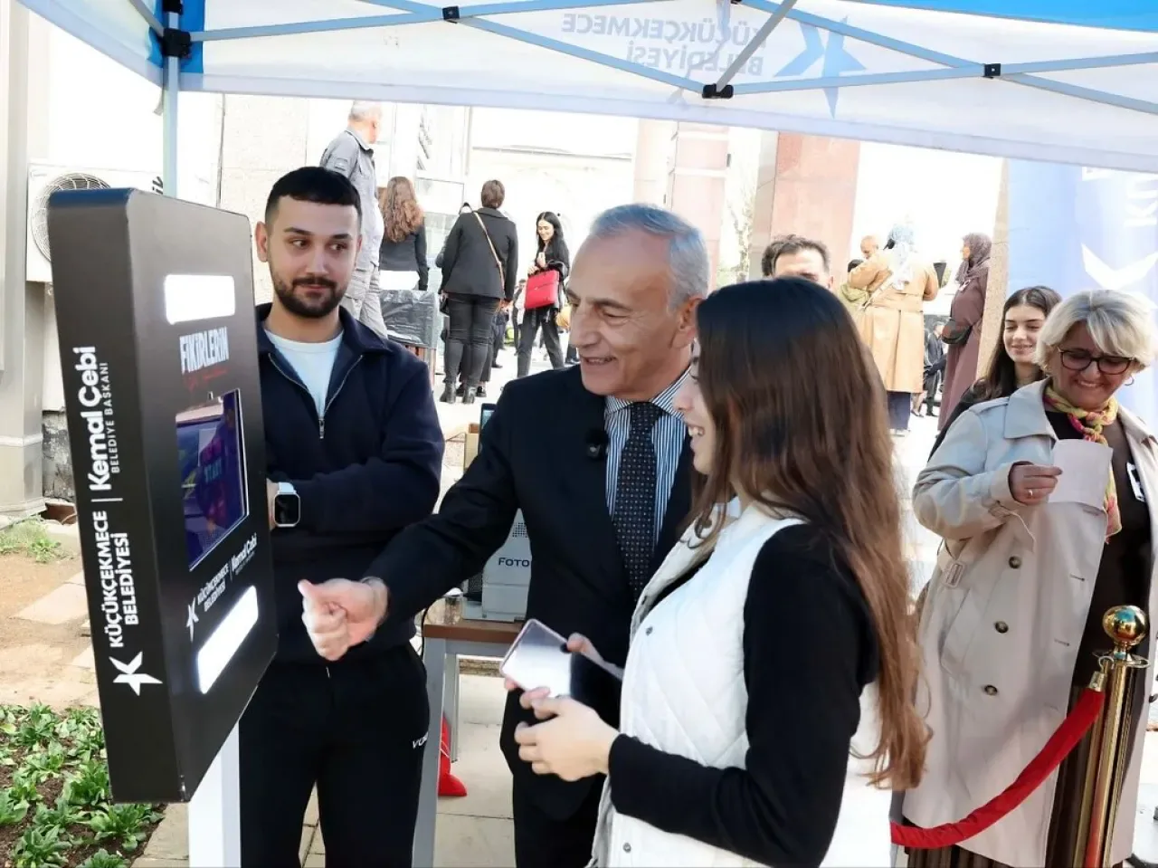 Küçükçekmece'de Atatürk Fotoğrafı Etkinliği: Vatandaşlar Atatürk Parkı'nda Buluşuyor Küçükçekmece'de Atatürk Fotoğrafı Etkinliği: Vatandaşlar Atatürk Parkı'nda Buluşuyor