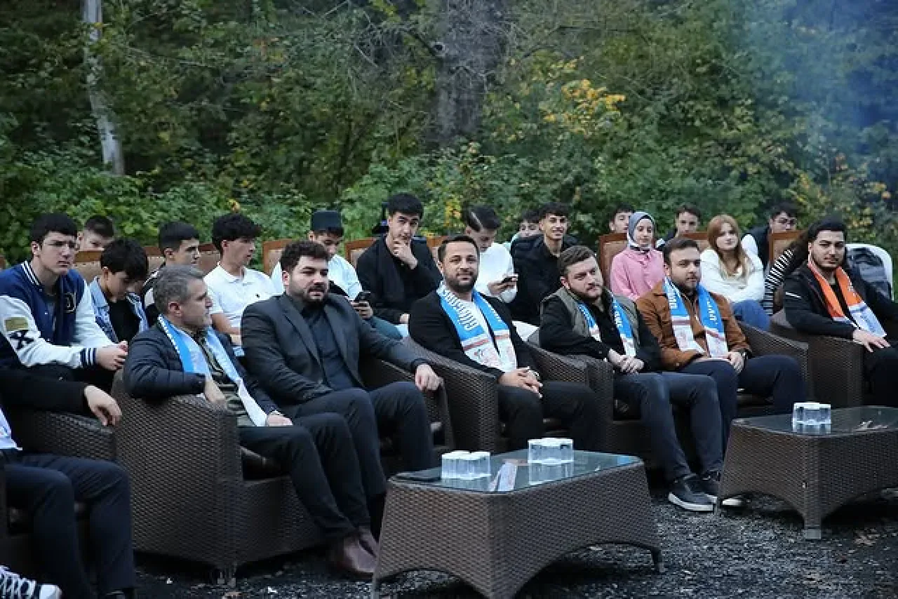 AK Parti Gençlik Kolları Güngören'de 1. Gençlik Akşamı Düzenlendi AK Parti Gençlik Kolları Güngören'de 1. Gençlik Akşamı Düzenlendi