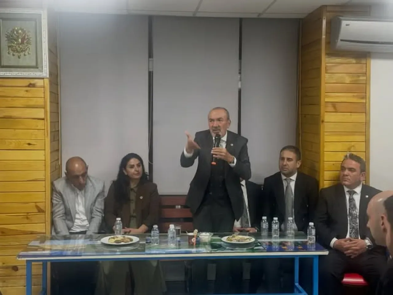 MHP'li Yıldırım, Erzurum Şenkaya Susuz Köyü Derneği'nde Vatandaşlarla Buluştu MHP'li Yıldırım, Erzurum Şenkaya Susuz Köyü Derneği'nde Vatandaşlarla Buluştu