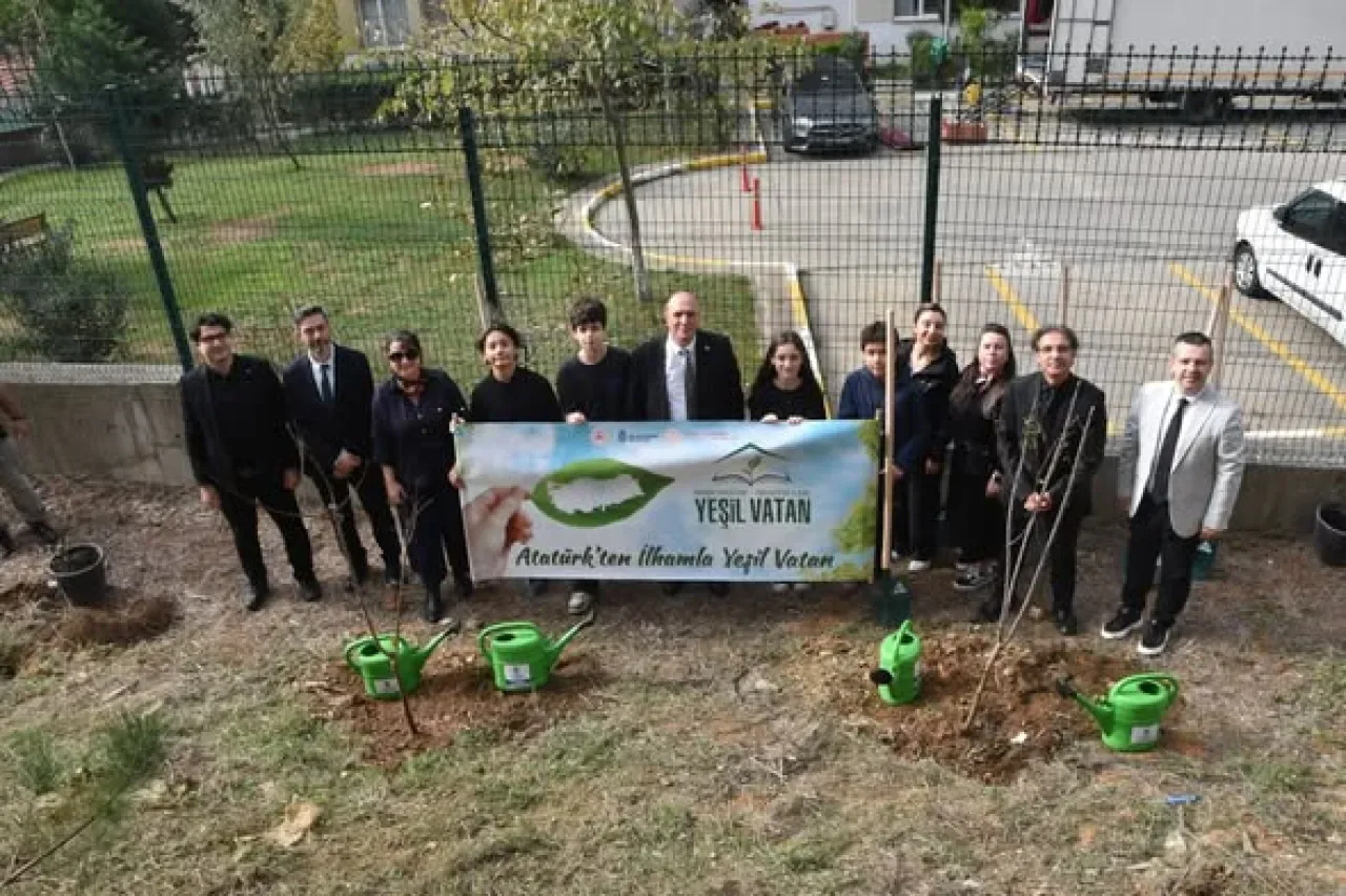 Başakşehir'de "Atatürk'ten İlhamla Yeşil Vatan" Temalı Fidan Dikim Etkinliği Düzenlendi Başakşehir'de "Atatürk'ten İlhamla Yeşil Vatan" Temalı Fidan Dikim Etkinliği Düzenlendi