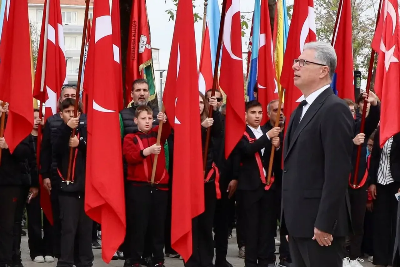 Mudanya'da Atatürk'ü Anma Törenleri Duygusal Anlara Sahne Oldu Mudanya'da Atatürk'ü Anma Törenleri Duygusal Anlara Sahne Oldu