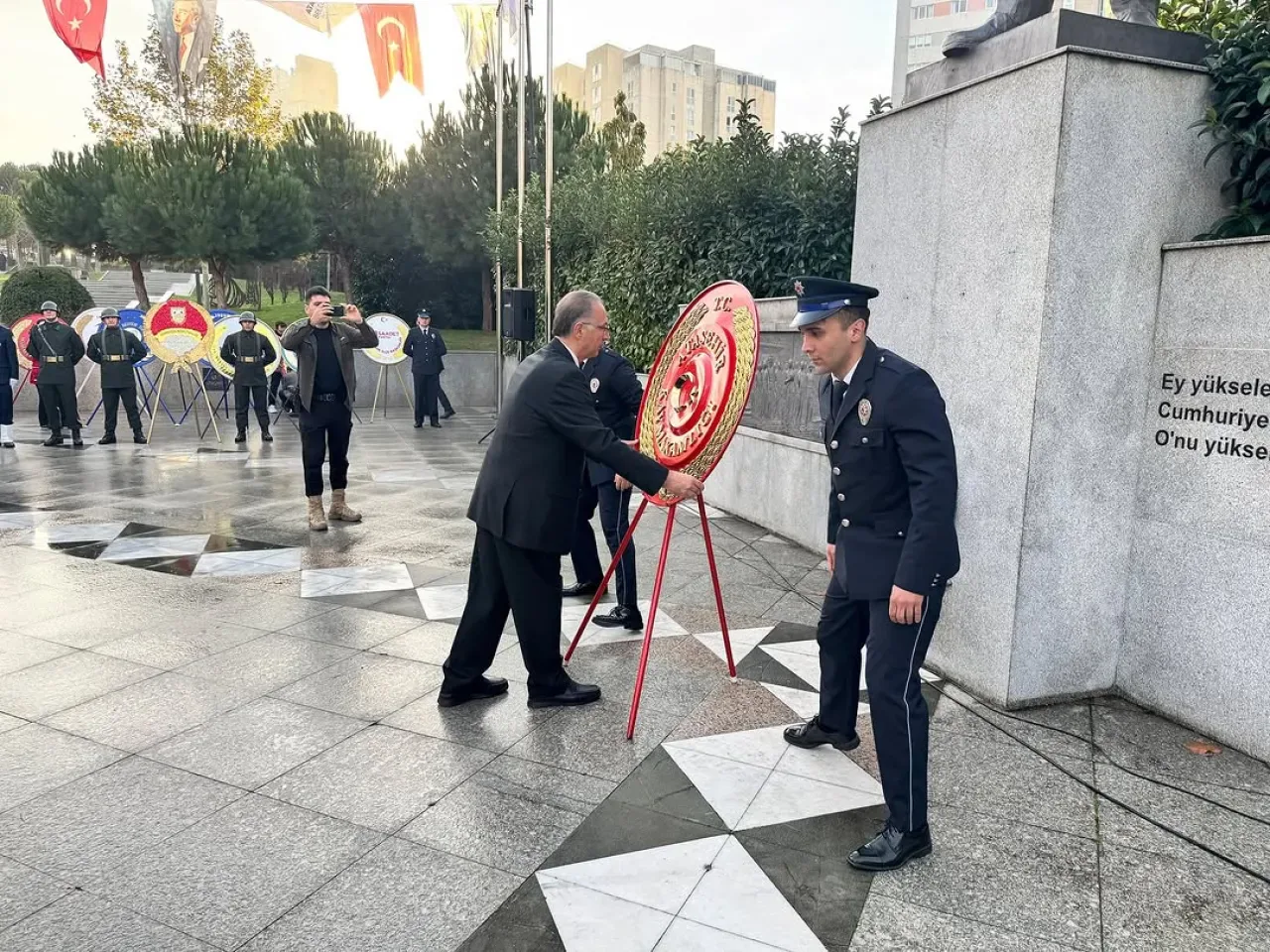 Ataşehir'de 10 Kasım Atatürk'ü Anma Günü Töreni Düzenlendi Ataşehir'de 10 Kasım Atatürk'ü Anma Günü Töreni Düzenlendi