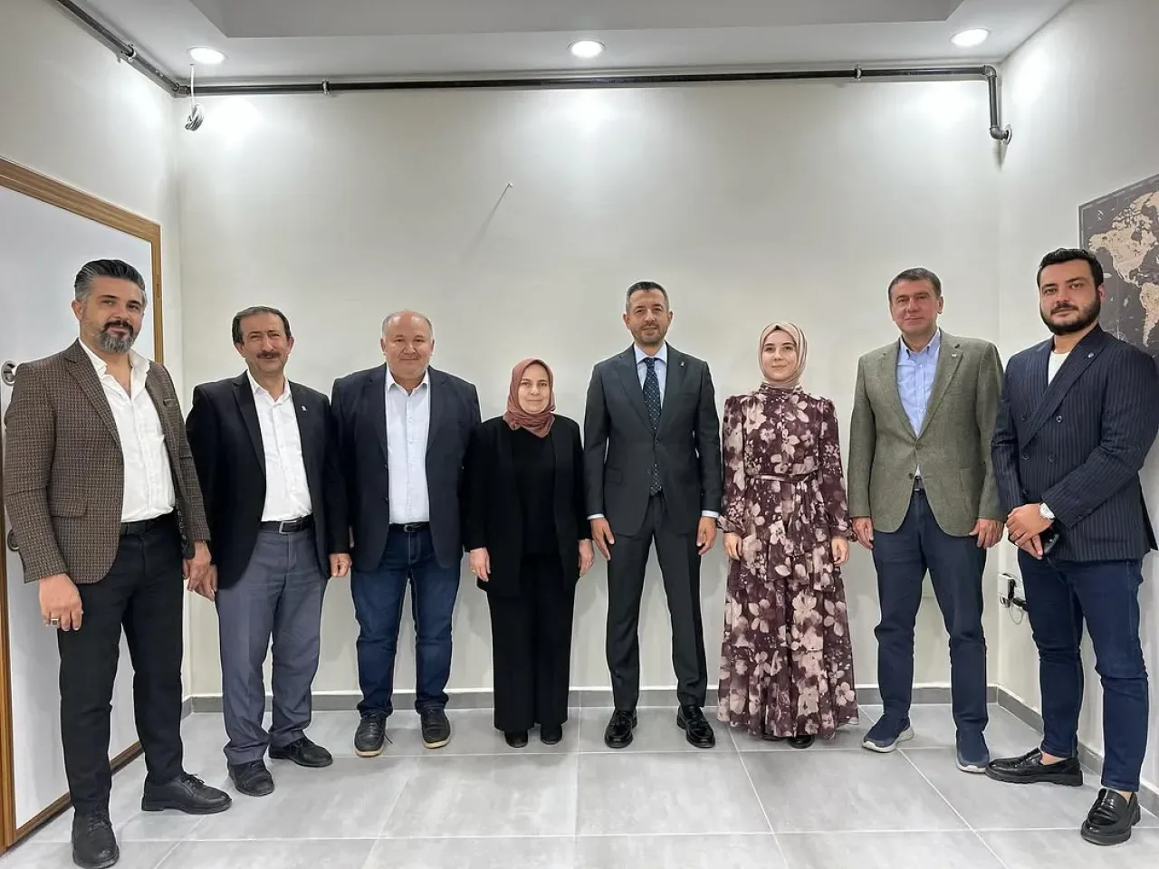 Serik AK Parti İlçe Başkanı Ahmet Söker, Avukat Ayşenur Yılmaz'ı Ziyaret Etti Serik AK Parti İlçe Başkanı Ahmet Söker, Avukat Ayşenur Yılmaz'ı Ziyaret Etti