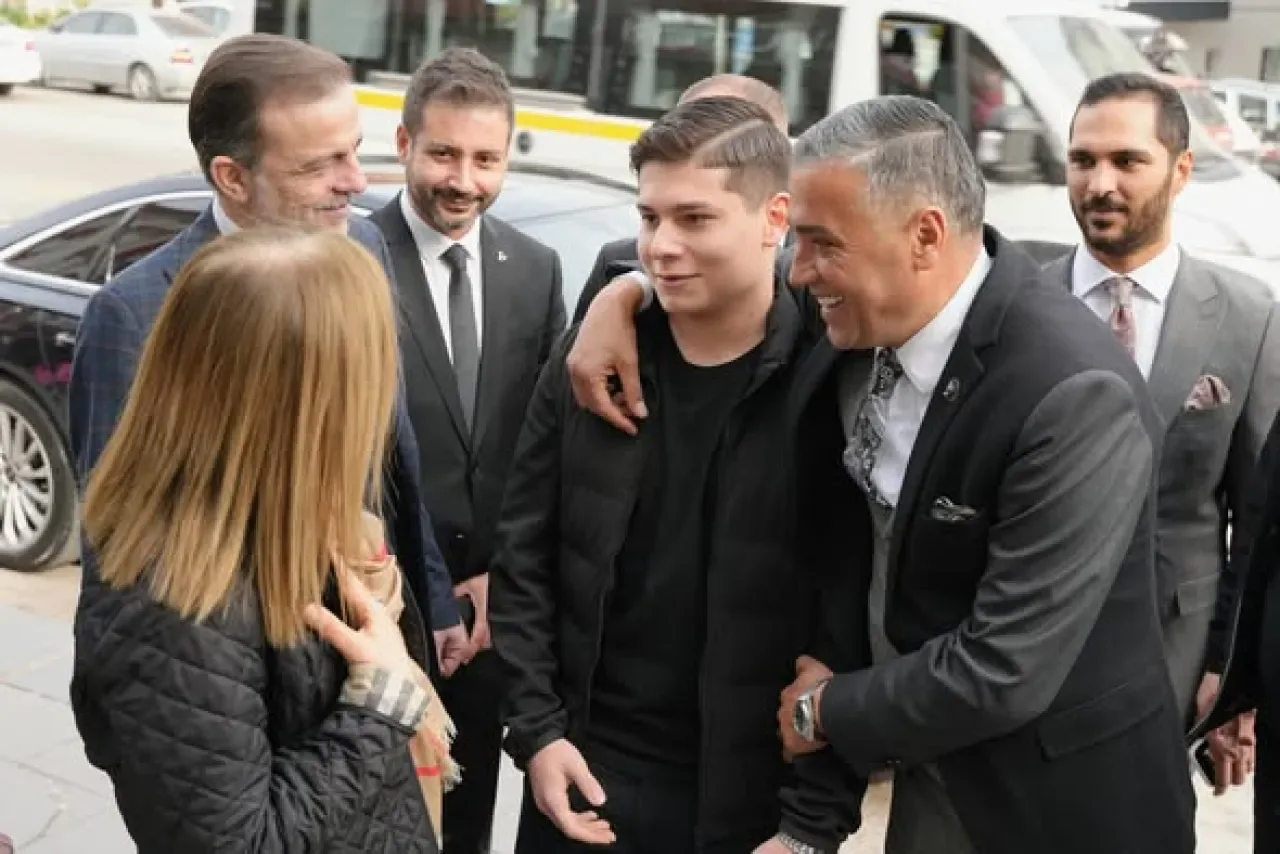 MHP Ankara'dan Keçiören Esnafına Ziyaret MHP Ankara'dan Keçiören Esnafına Ziyaret