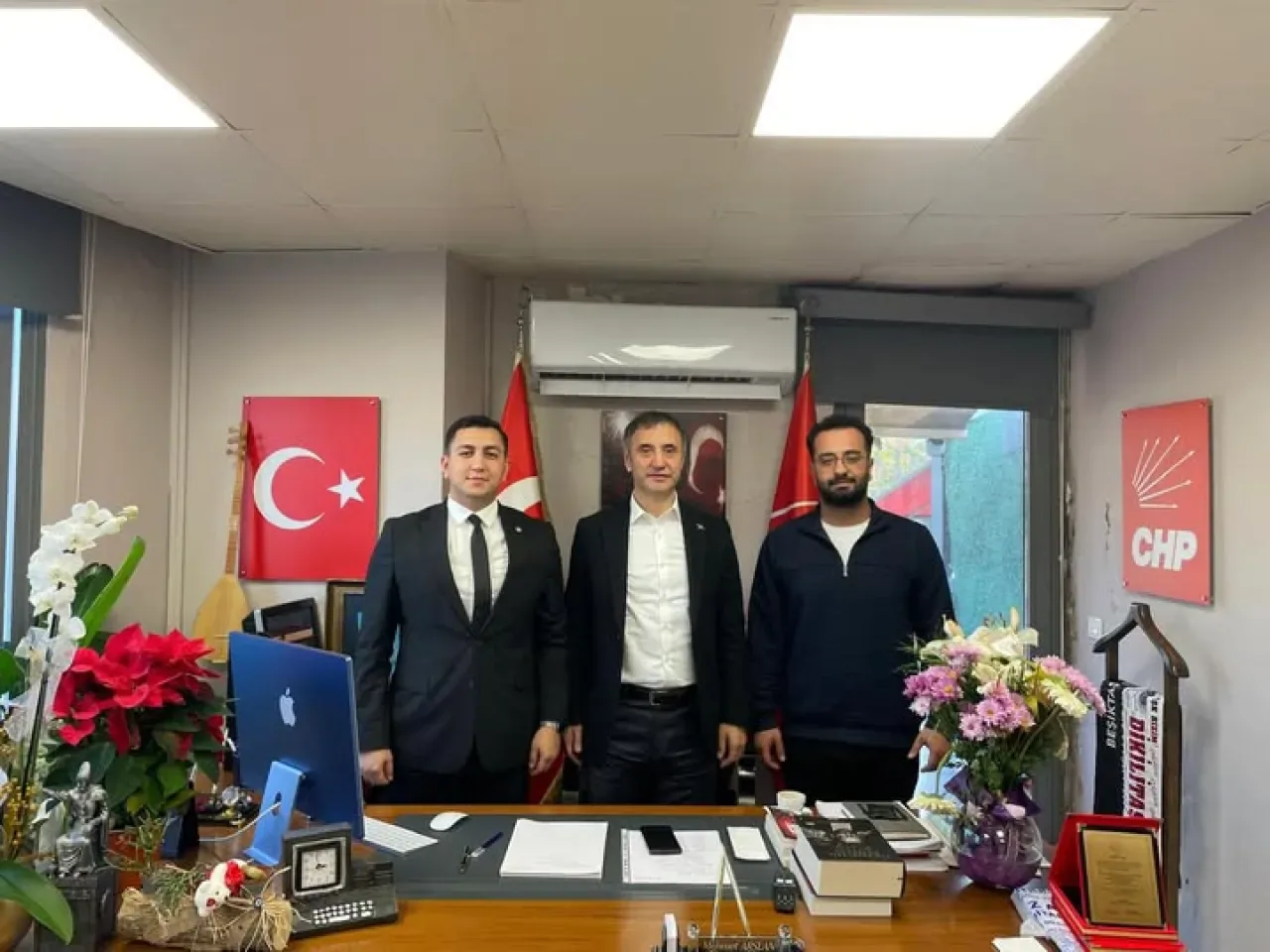 CHP Beşiktaş İlçe Başkanlığı'na Narlıdere'den Ziyaret CHP Beşiktaş İlçe Başkanlığı'na Narlıdere'den Ziyaret
