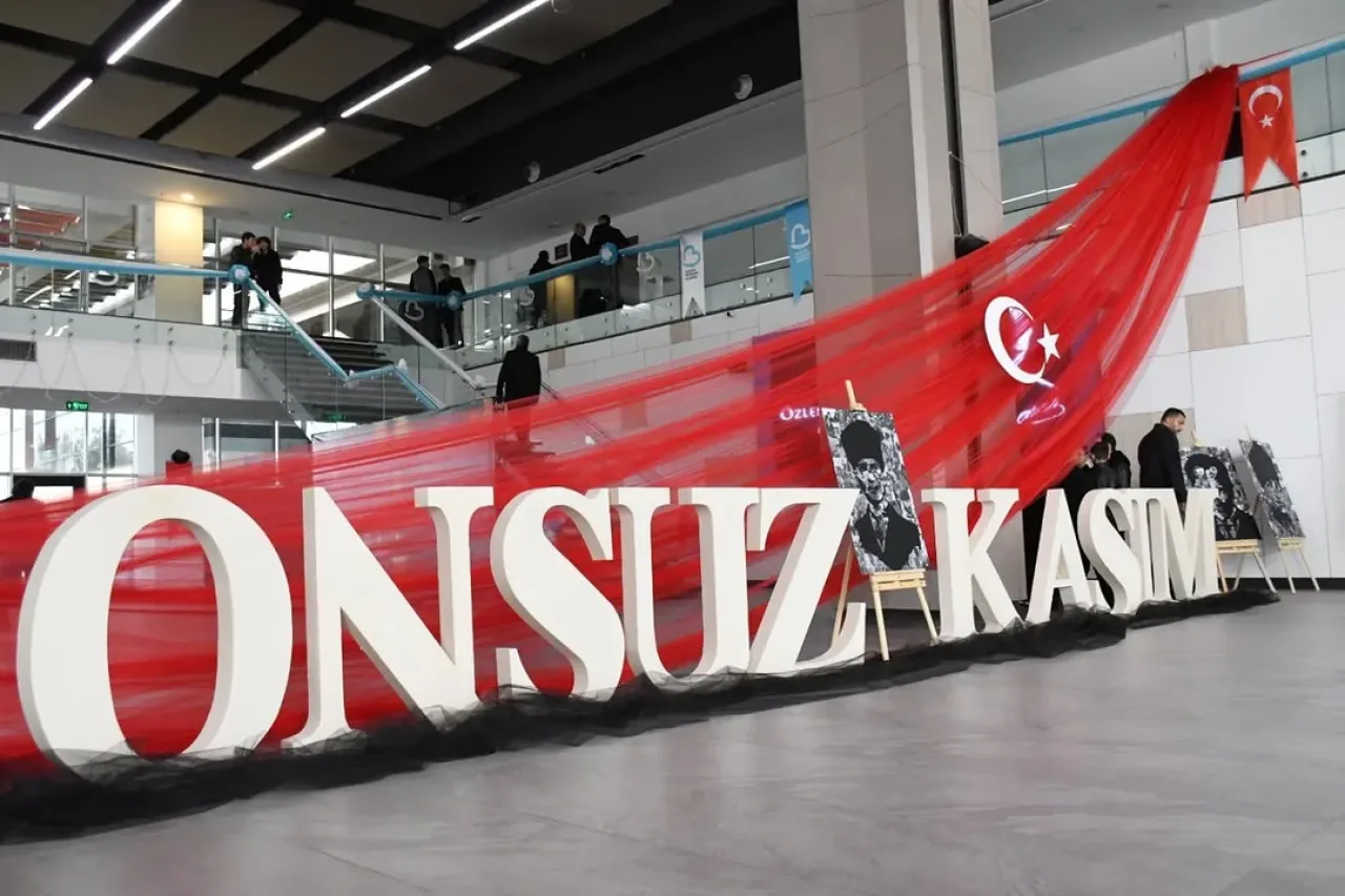 Balıkesir'de 10 Kasım Atatürk'ü Anma Töreni Düzenlendi Balıkesir'de 10 Kasım Atatürk'ü Anma Töreni Düzenlendi