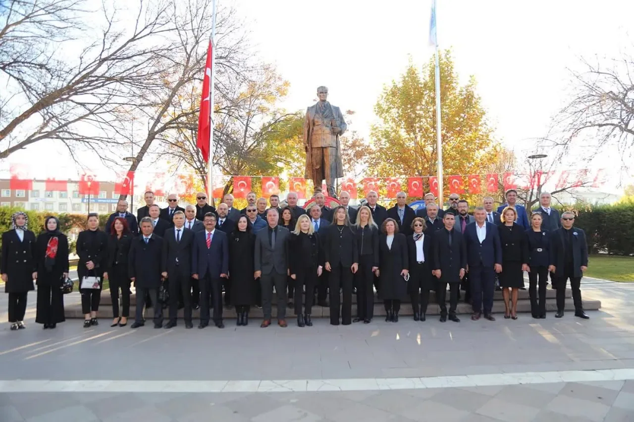 Gölbaşı'nda 10 Kasım Atatürk'ü Anma Töreni Gerçekleştirildi Gölbaşı'nda 10 Kasım Atatürk'ü Anma Töreni Gerçekleştirildi