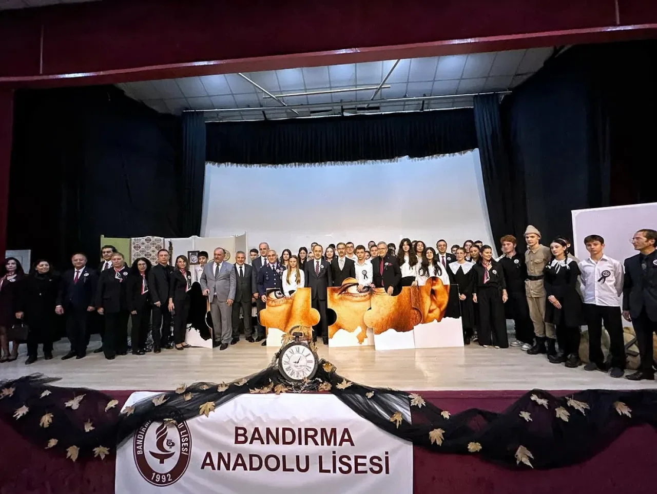Bandırma'da 10 Kasım Atatürk'ü Anma Programı Düzenlendi Bandırma'da 10 Kasım Atatürk'ü Anma Programı Düzenlendi