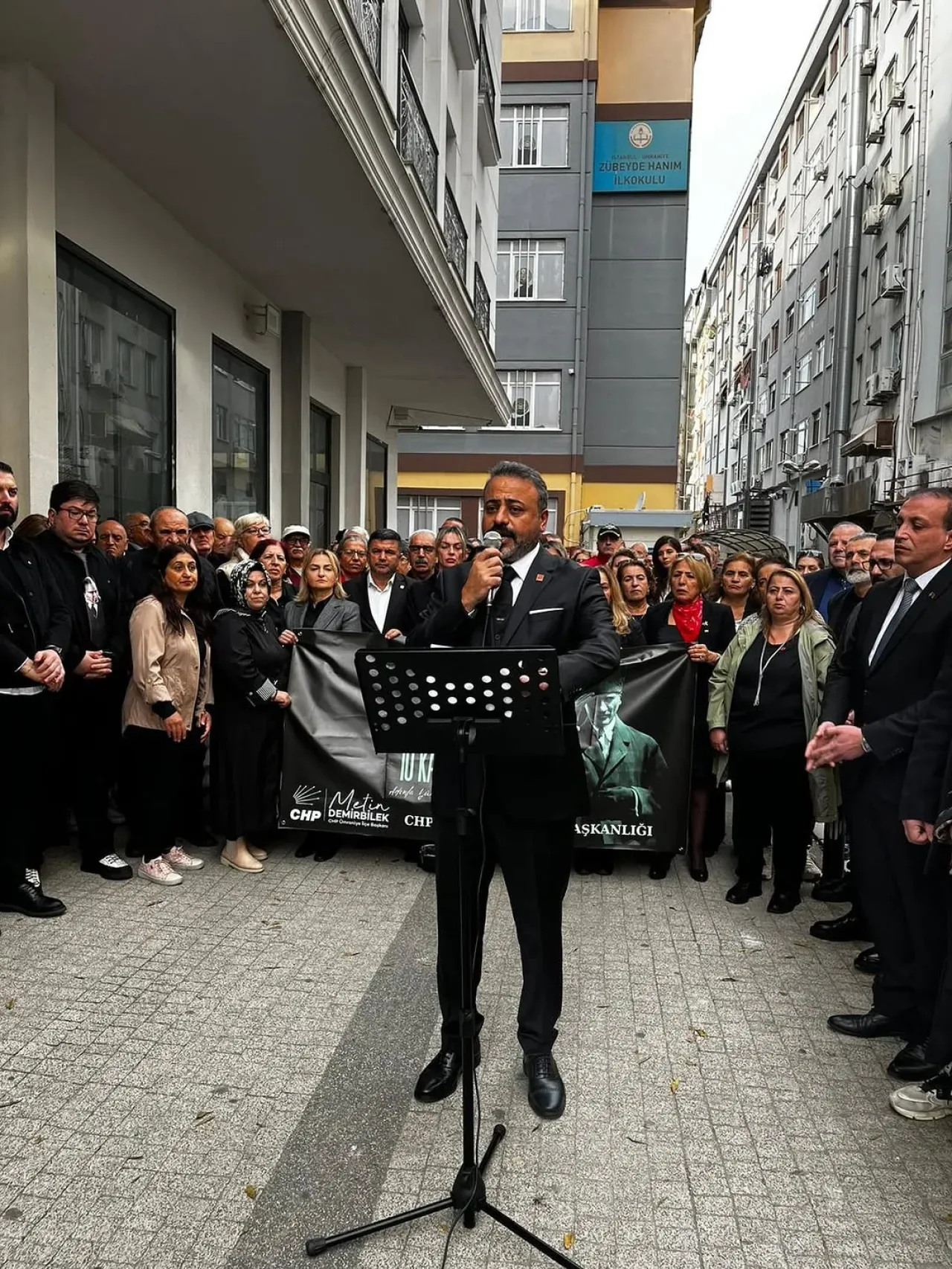 CHP Ümraniye Kadın Kolları 10 Kasım'da Basın Açıklaması Yaptı CHP Ümraniye Kadın Kolları 10 Kasım'da Basın Açıklaması Yaptı