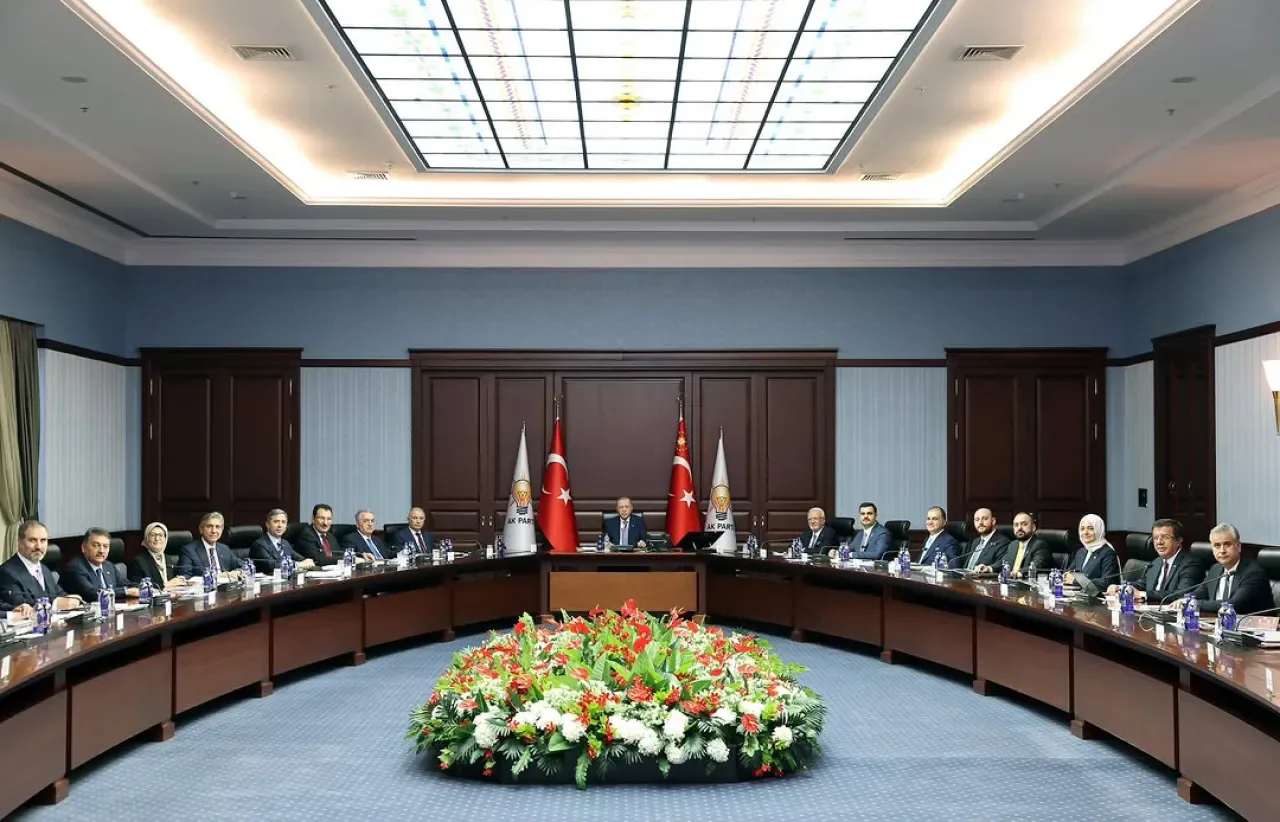 AK Parti'de Cumhurbaşkanı Erdoğan Başkanlığında MYK Toplantısı Gerçekleştirildi AK Parti'de Cumhurbaşkanı Erdoğan Başkanlığında MYK Toplantısı Gerçekleştirildi