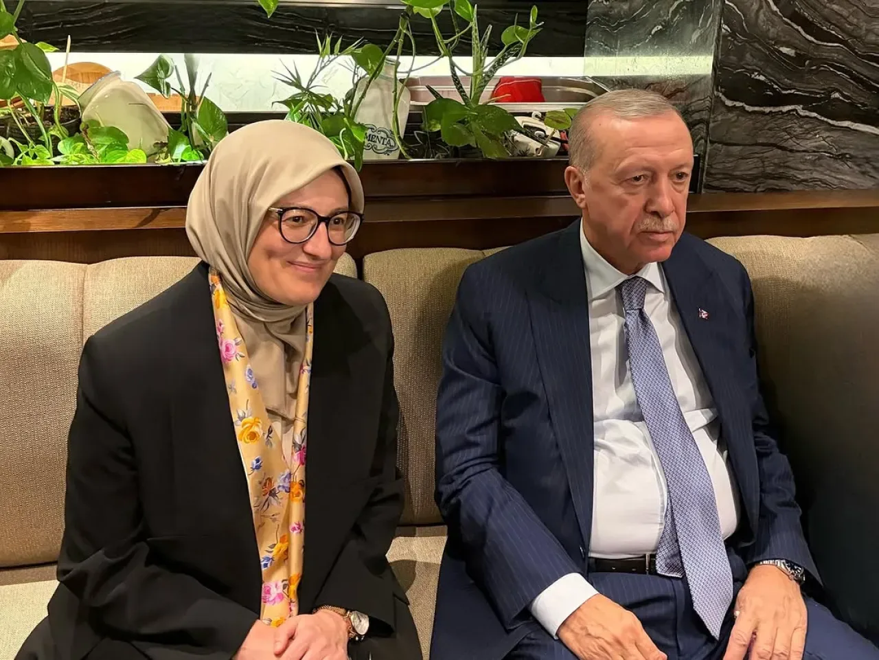 Erdoğan, MYK Toplantısı Sonrası Vatandaşlarla Buluştu Erdoğan, MYK Toplantısı Sonrası Vatandaşlarla Buluştu
