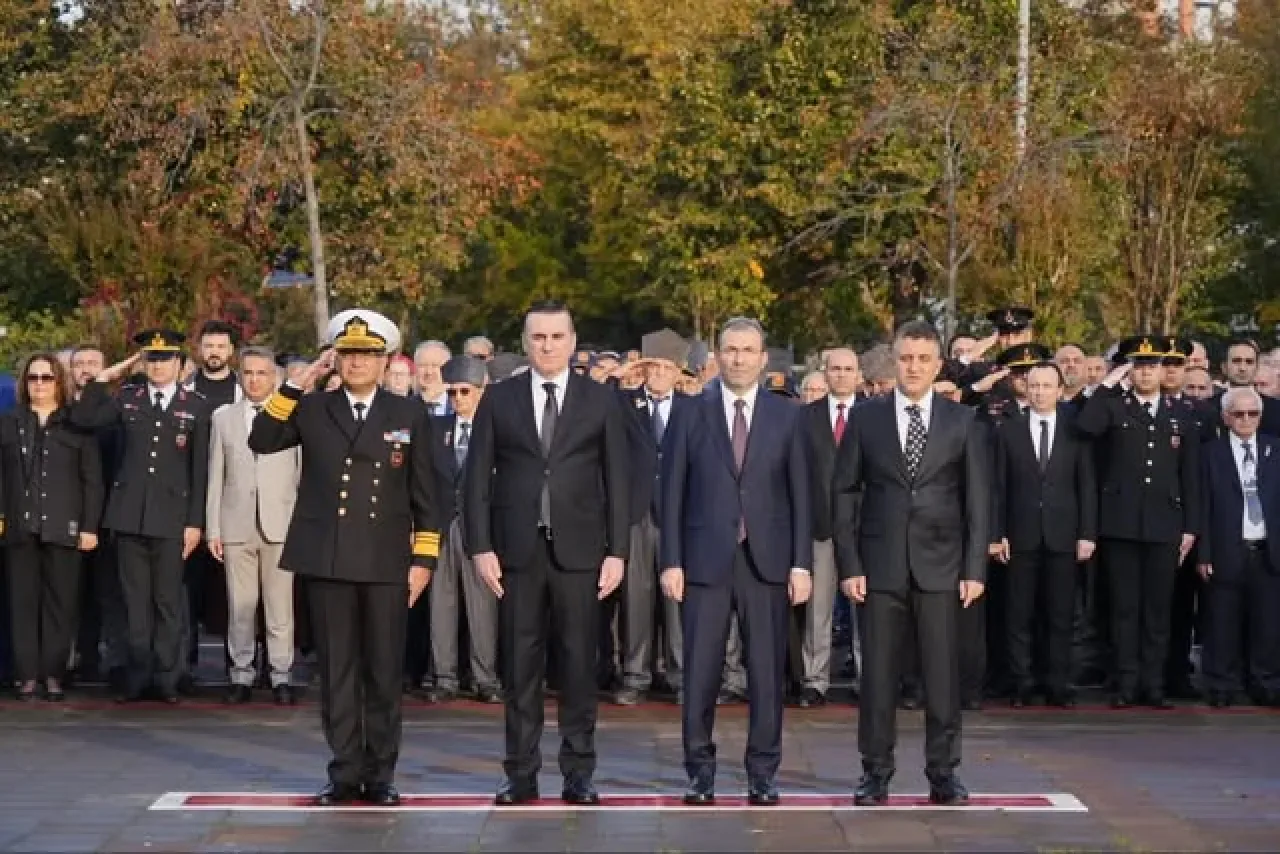 Pendik'te 10 Kasım Atatürk'ü Anma Töreni Düzenlendi Pendik'te 10 Kasım Atatürk'ü Anma Töreni Düzenlendi