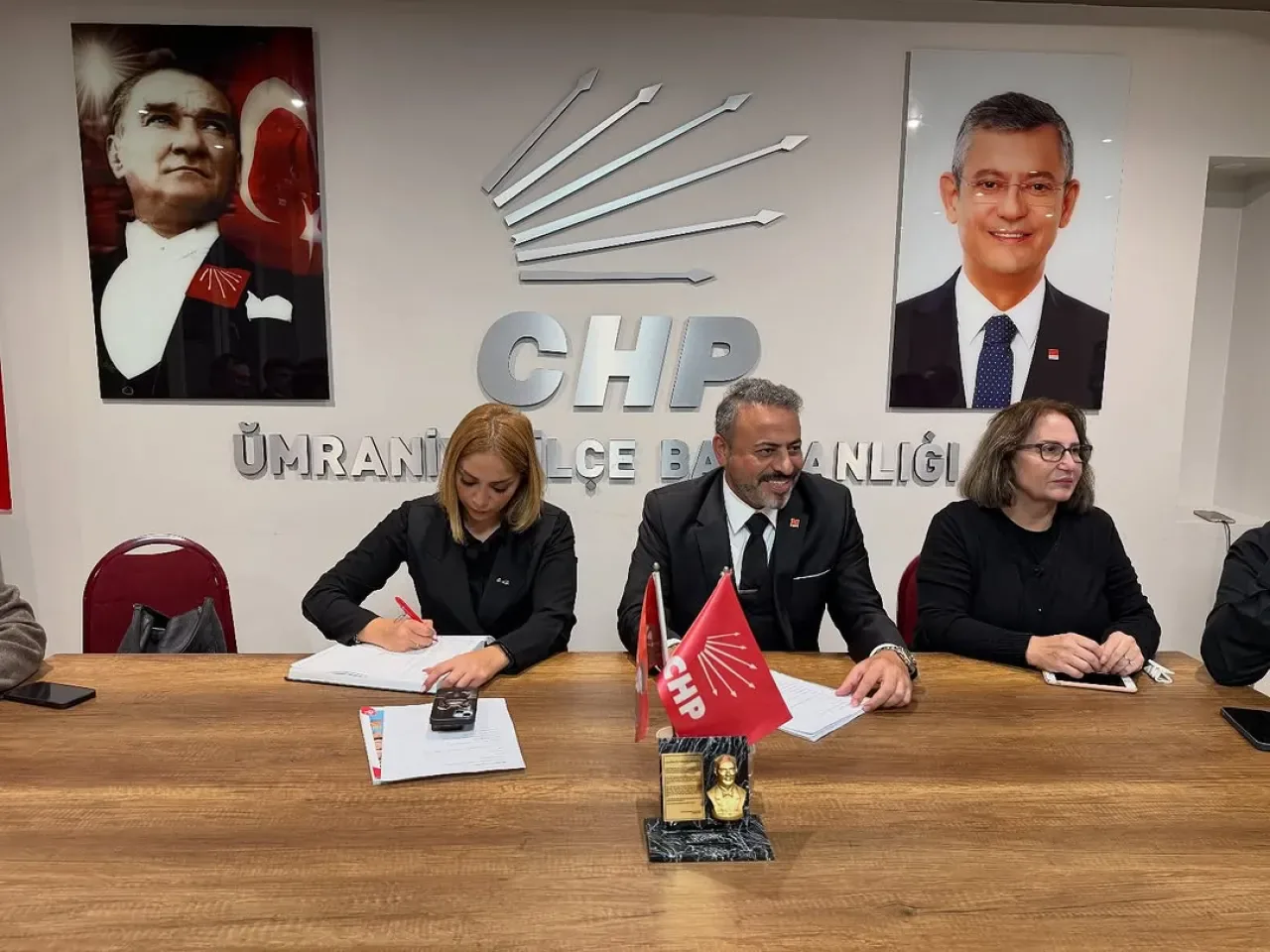 CHP Ümraniye İlçe Teşkilatı Beşinci Yönetim Kurulu Toplantısını Gerçekleştirdi CHP Ümraniye İlçe Teşkilatı Beşinci Yönetim Kurulu Toplantısını Gerçekleştirdi