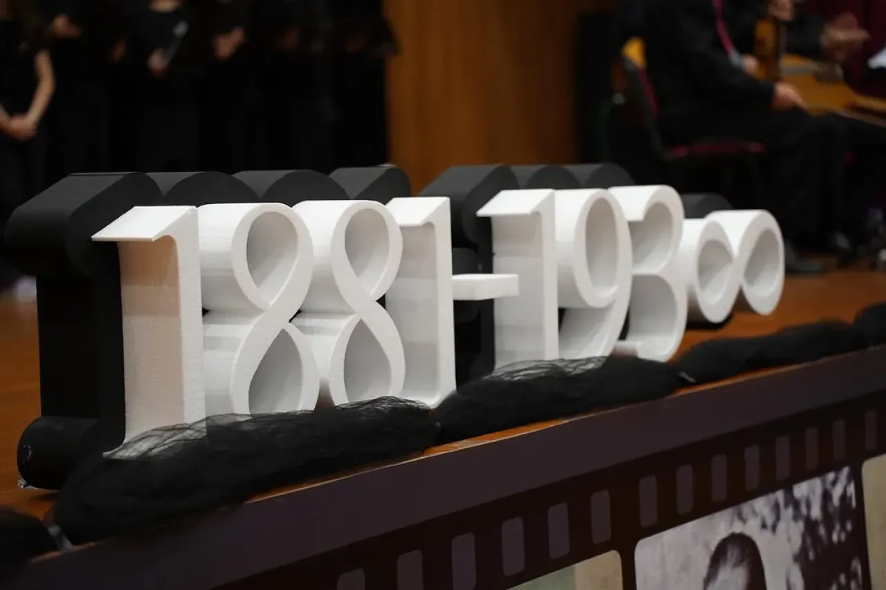 Orhangazi'de 10 Kasım Atatürk'ü Anma Töreni Duygusal Anlara Sahne Oldu Orhangazi'de 10 Kasım Atatürk'ü Anma Töreni Duygusal Anlara Sahne Oldu