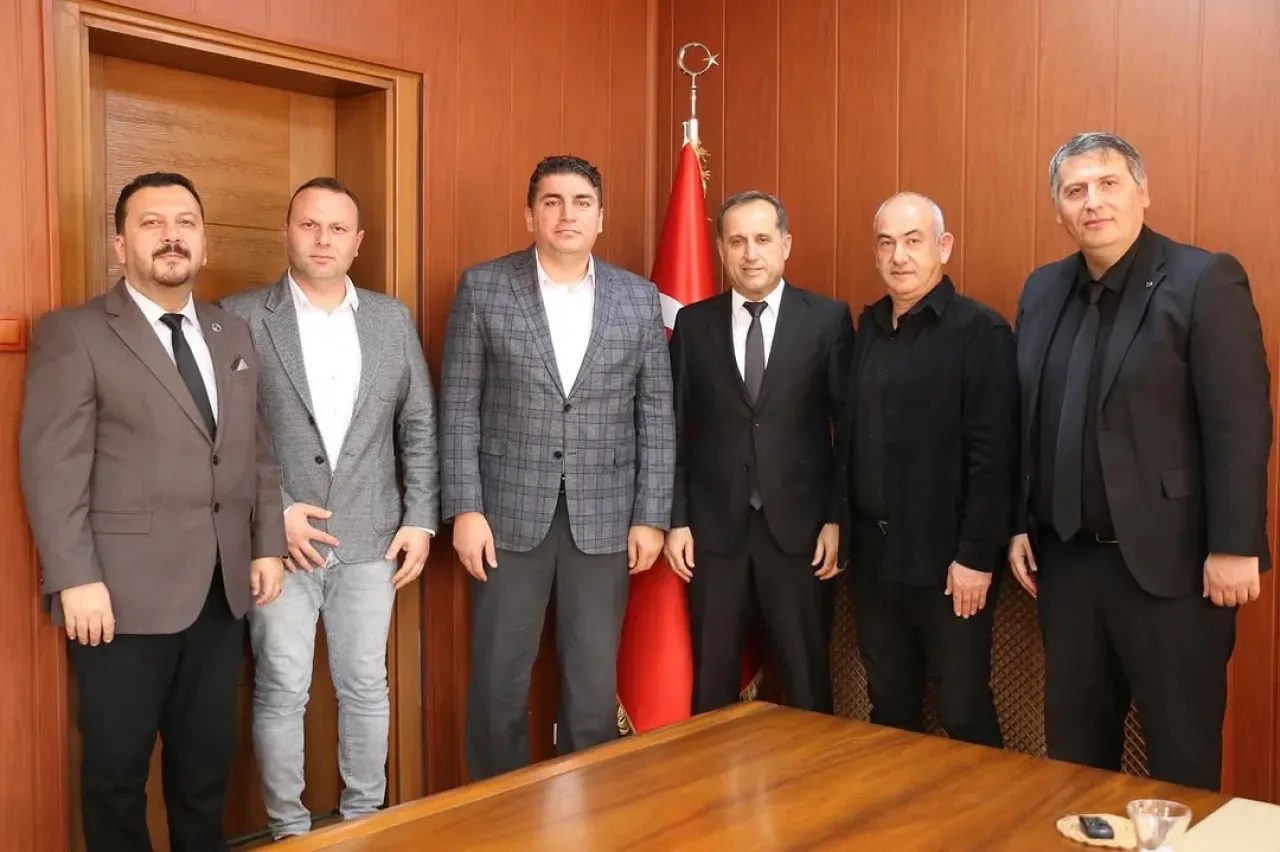 Hürriyetçi Eğitim Sendikası'ndan Tuzla İlçe Milli Eğitim Müdürü'ne Ziyaret Hürriyetçi Eğitim Sendikası'ndan Tuzla İlçe Milli Eğitim Müdürü'ne Ziyaret