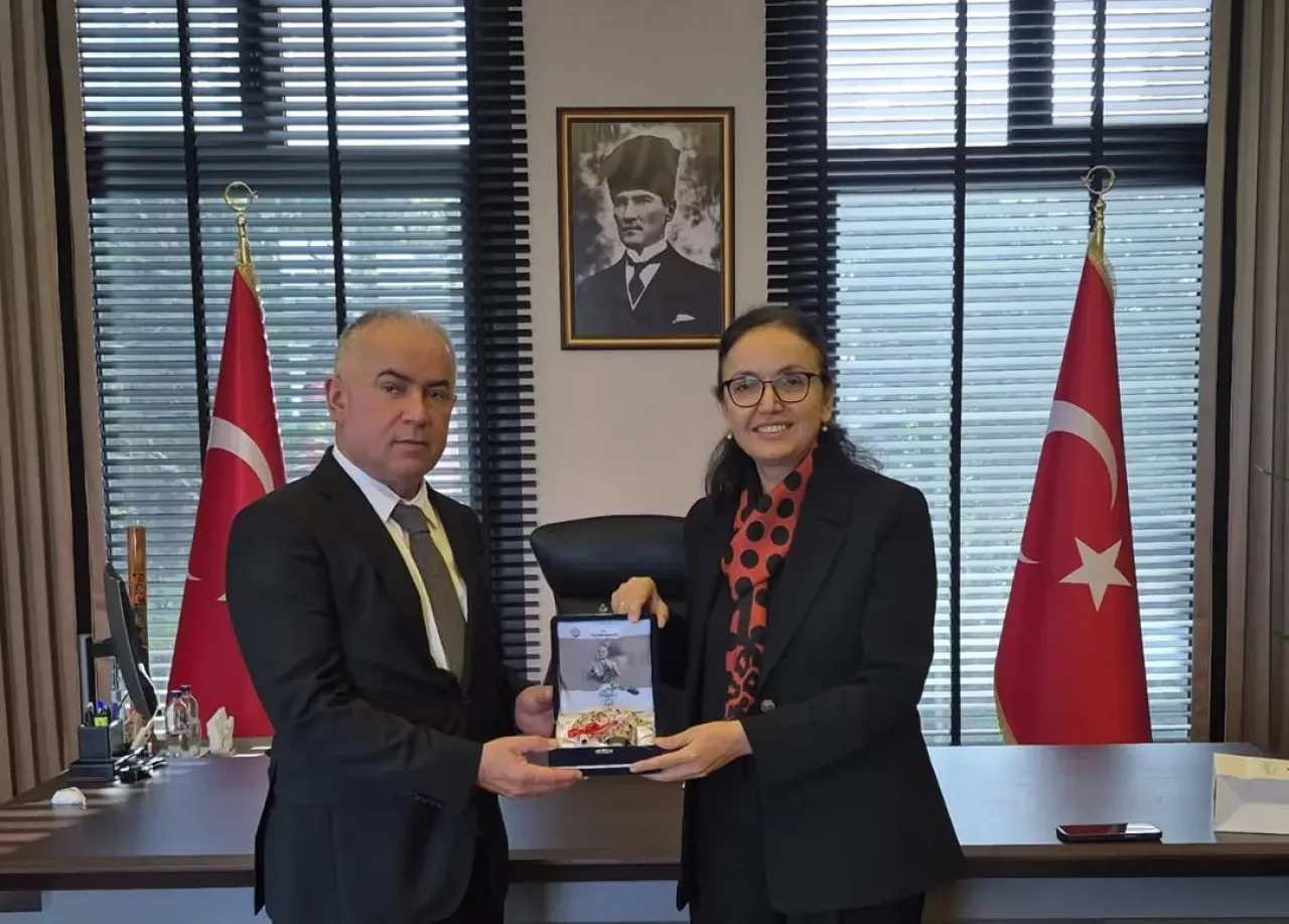 Yalova Valisi Hülya Kaya, Şile Kaymakamı Mustafa Çit'i Ziyaret Etti Yalova Valisi Hülya Kaya, Şile Kaymakamı Mustafa Çit'i Ziyaret Etti