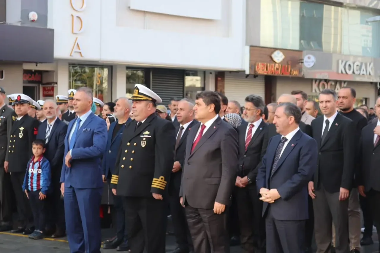 Sultanbeyli'de 10 Kasım Atatürk'ü Anma Töreni Düzenlendi Sultanbeyli'de 10 Kasım Atatürk'ü Anma Töreni Düzenlendi