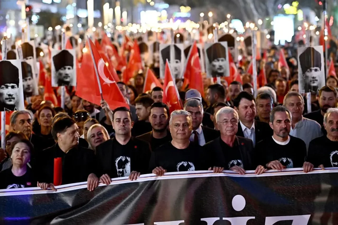 CHP Antalya İl Teşkilatı Atatürk İçin Saygı Yürüyüşü Düzenledi CHP Antalya İl Teşkilatı Atatürk İçin Saygı Yürüyüşü Düzenledi