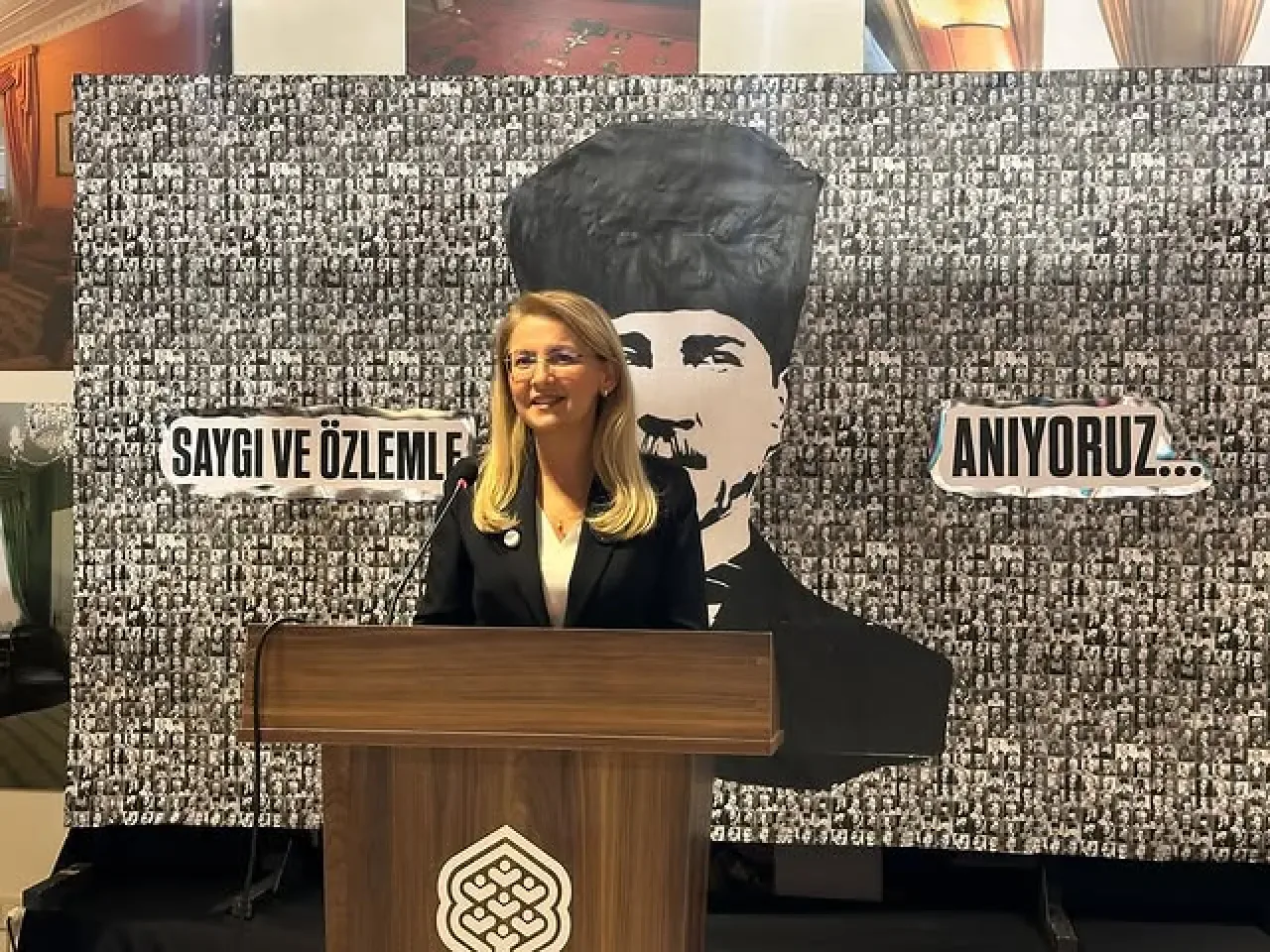 Bakırköy'de Atatürk Anısına Duygusal Anma: Pul Sergisi Açıldı ve Ezgiler Söylendi Bakırköy'de Atatürk Anısına Duygusal Anma: Pul Sergisi Açıldı ve Ezgiler Söylendi