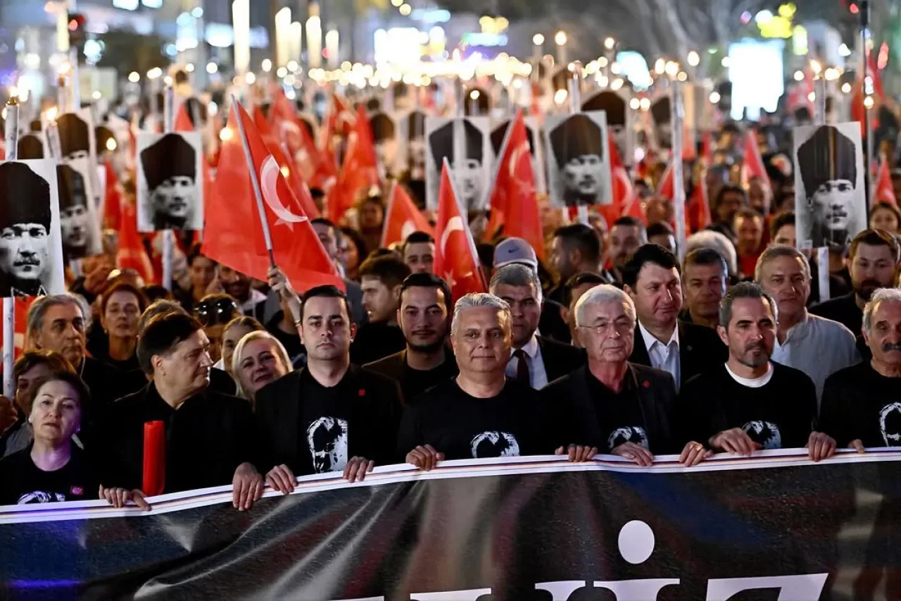 Antalya'da 10 Kasım Atatürk'ü Anma Töreni Gerçekleştirildi Antalya'da 10 Kasım Atatürk'ü Anma Töreni Gerçekleştirildi