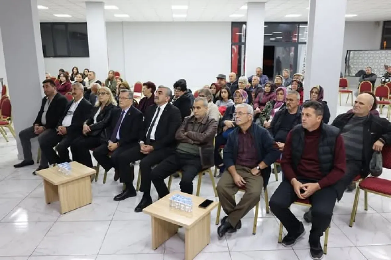 Balya'da 10 Kasım Anma Etkinliği: Atatürk Filmi Gösterimi Yapıldı Balya'da 10 Kasım Anma Etkinliği: Atatürk Filmi Gösterimi Yapıldı